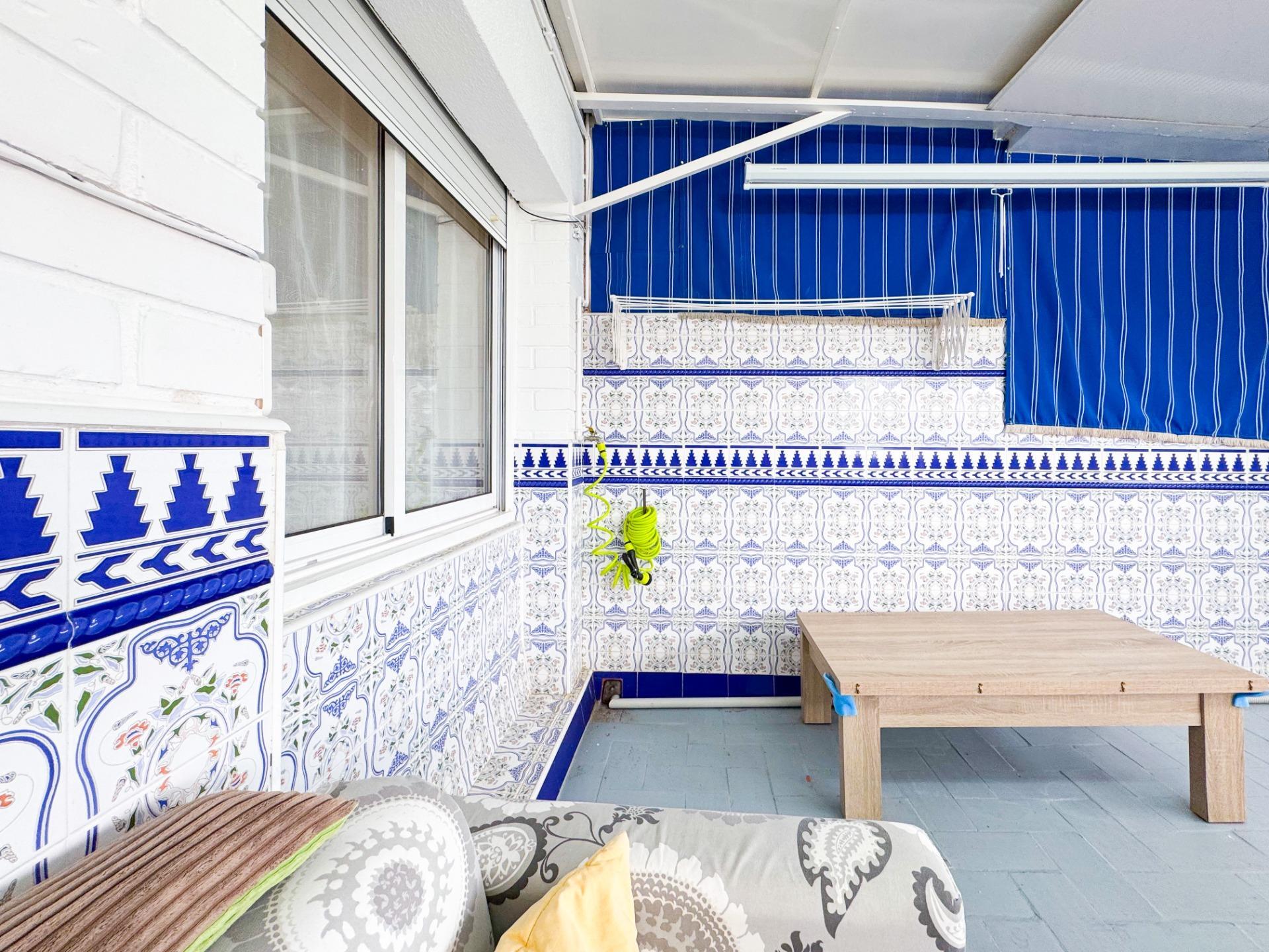 Ático con terraza climatizada, chimenea y ascensor en zona peatonal de Viladecans