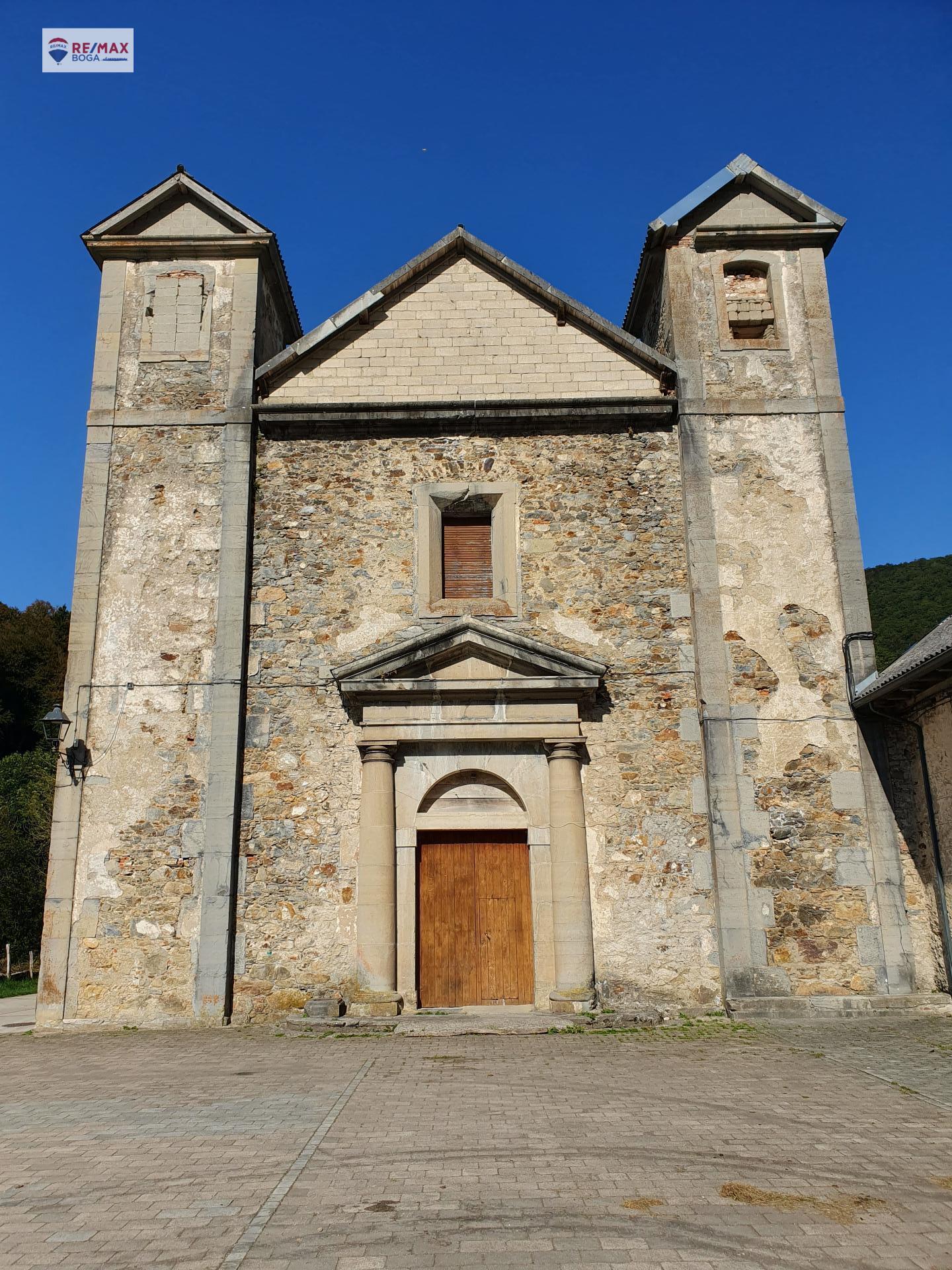 Edificio de antigua Iglesia para reformar.