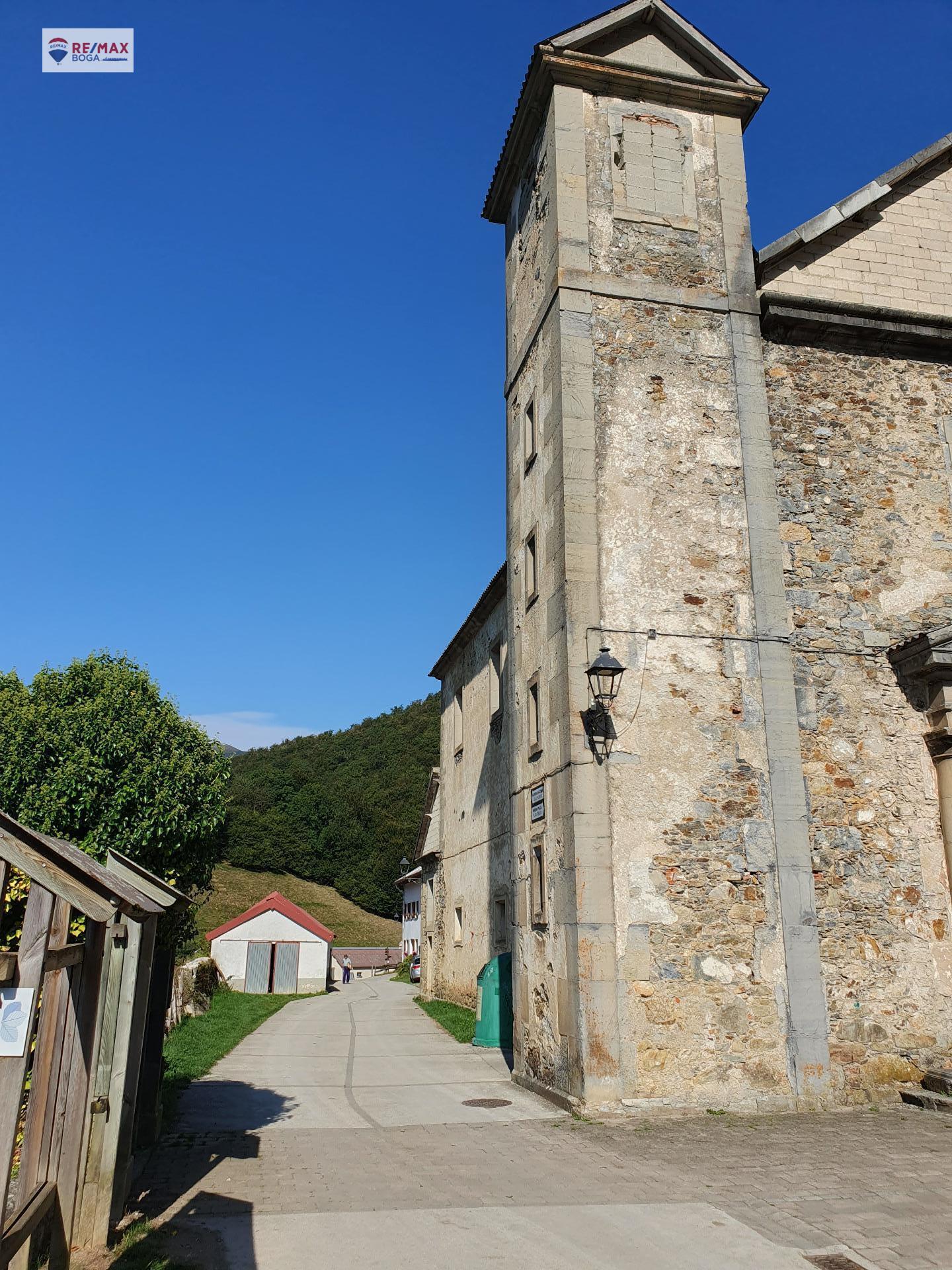Edificio de antigua Iglesia para reformar.
