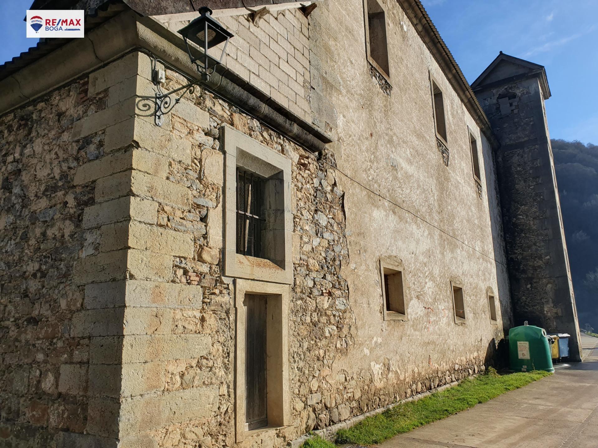Edificio de antigua Iglesia para reformar.