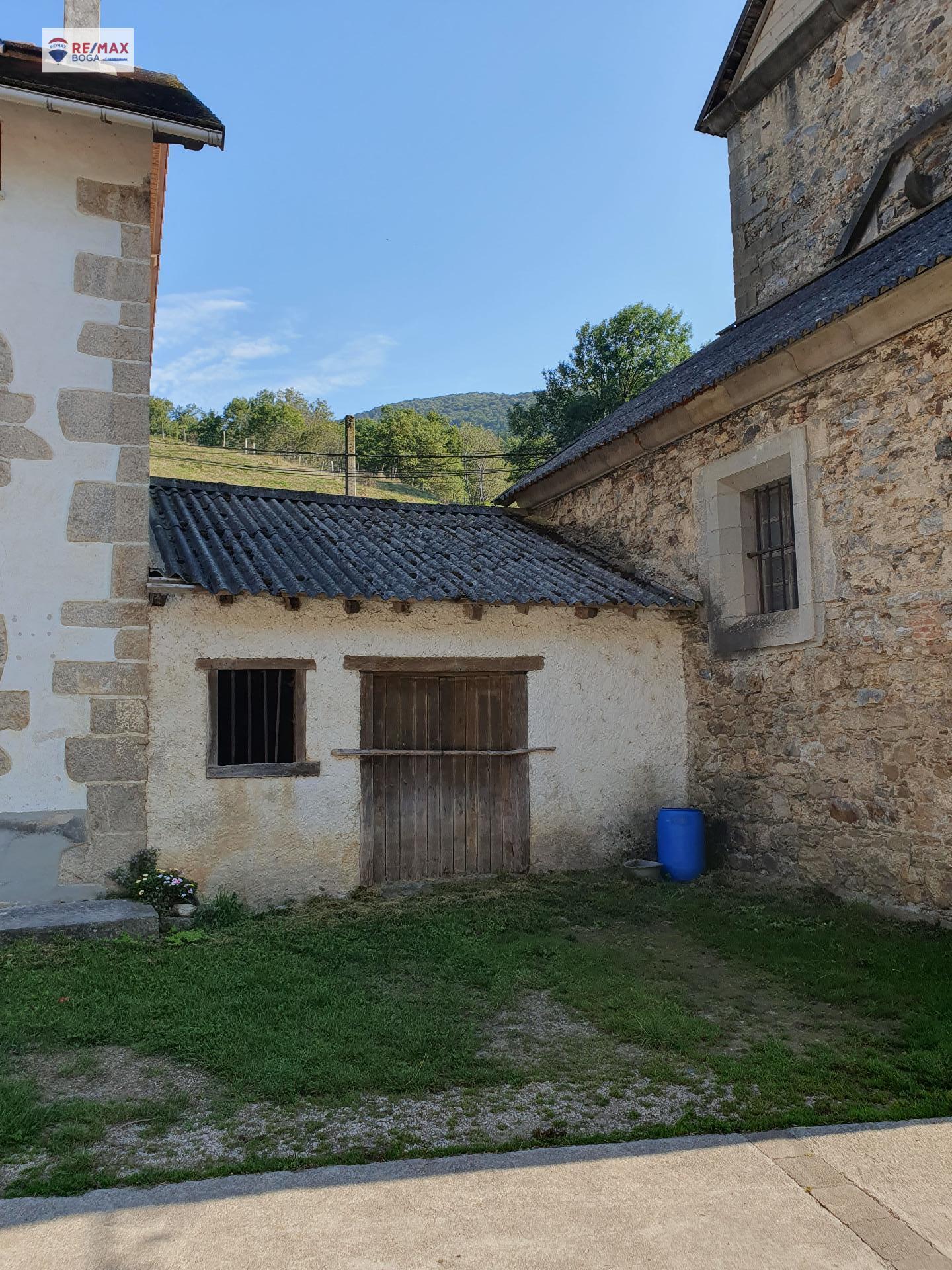 Edificio de antigua Iglesia para reformar.