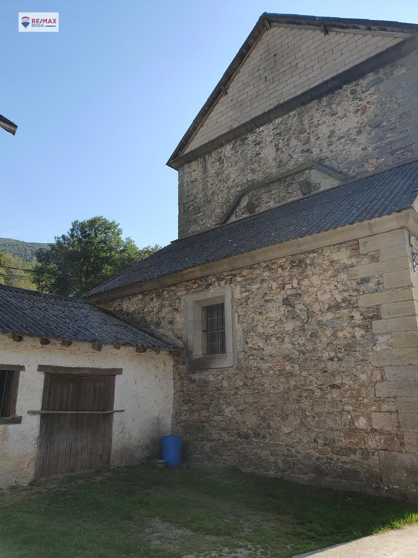 Edificio de antigua Iglesia para reformar.