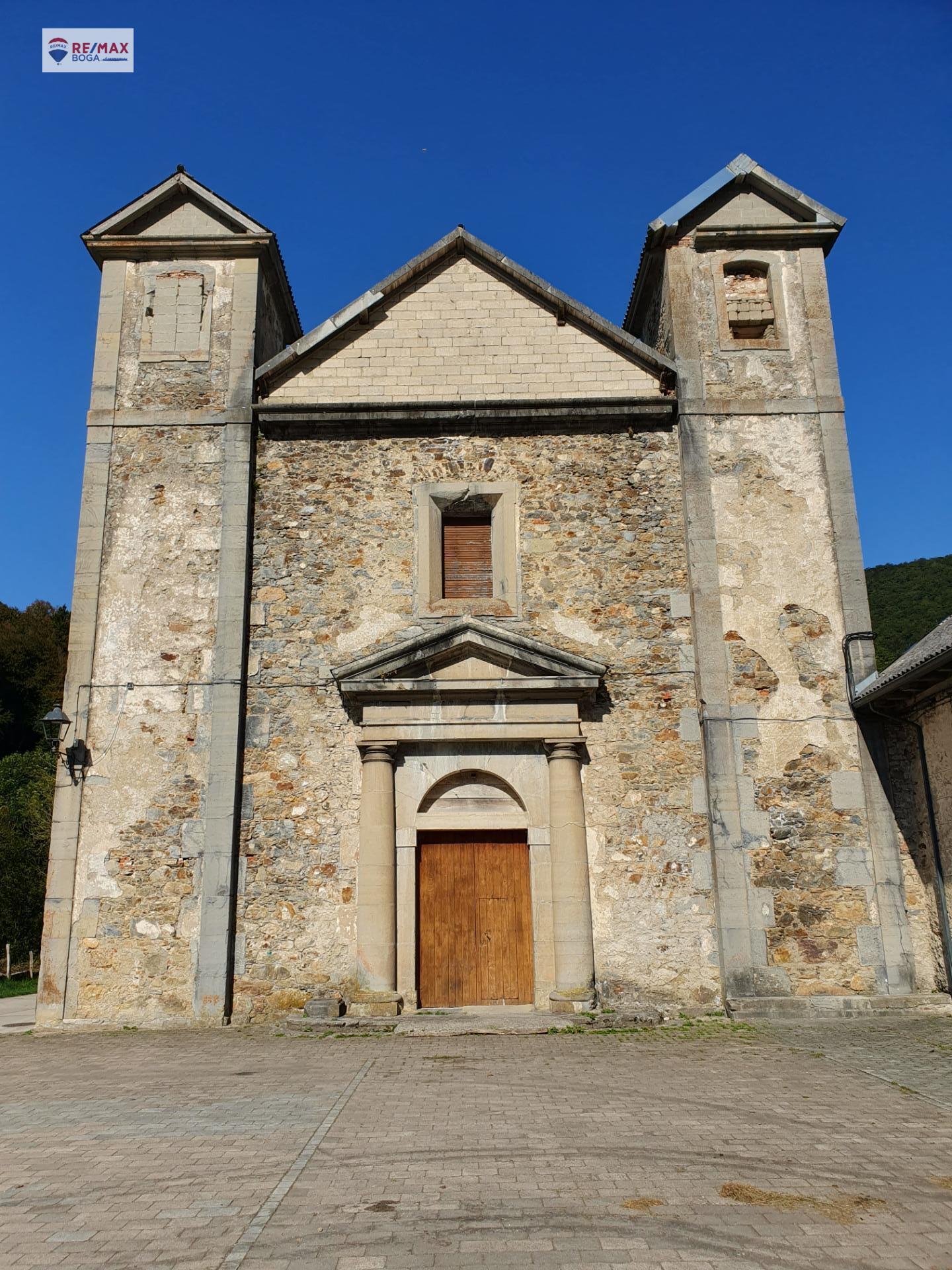 Edificio de antigua Iglesia para reformar.