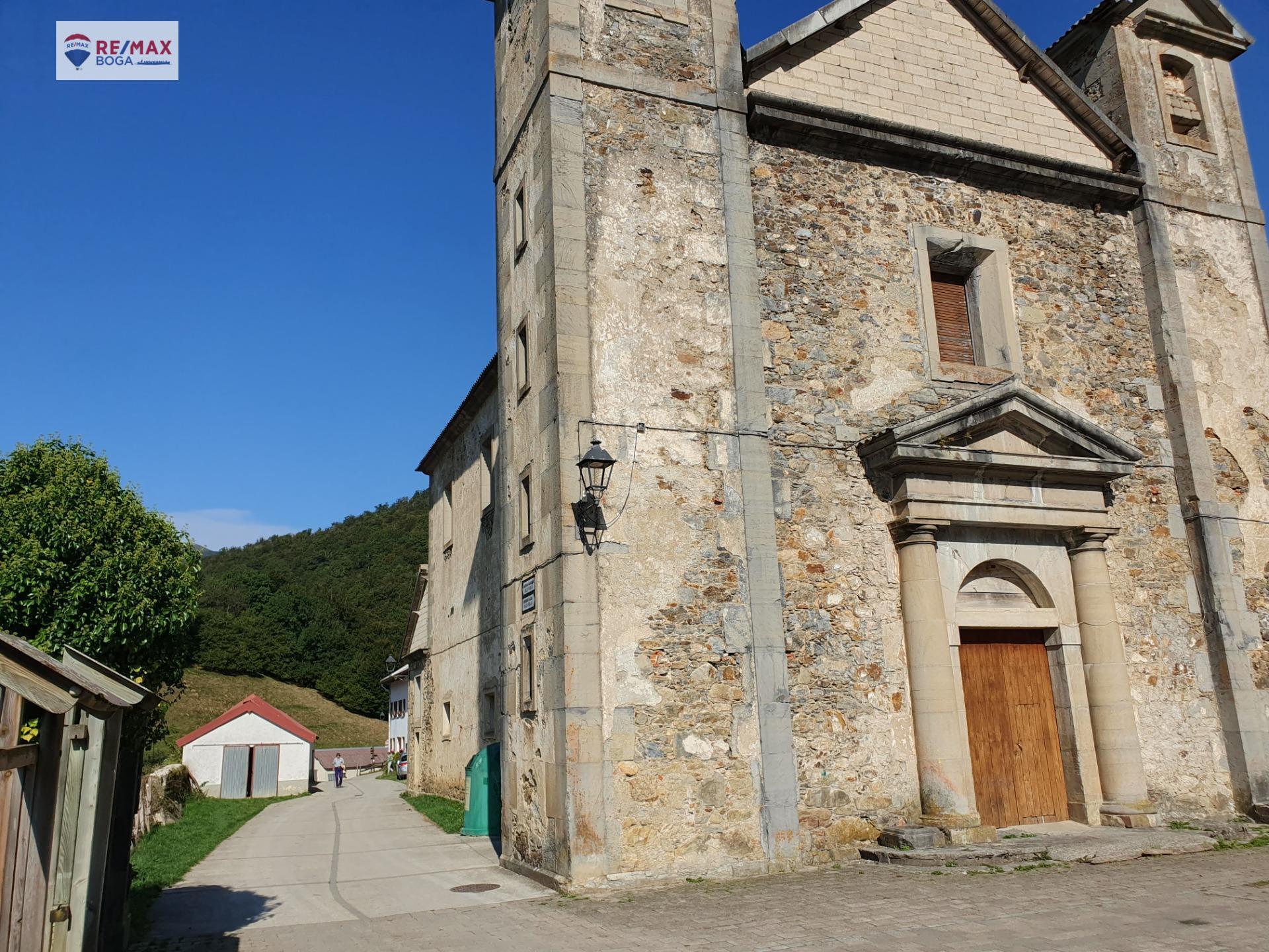 Edificio de antigua Iglesia para reformar.