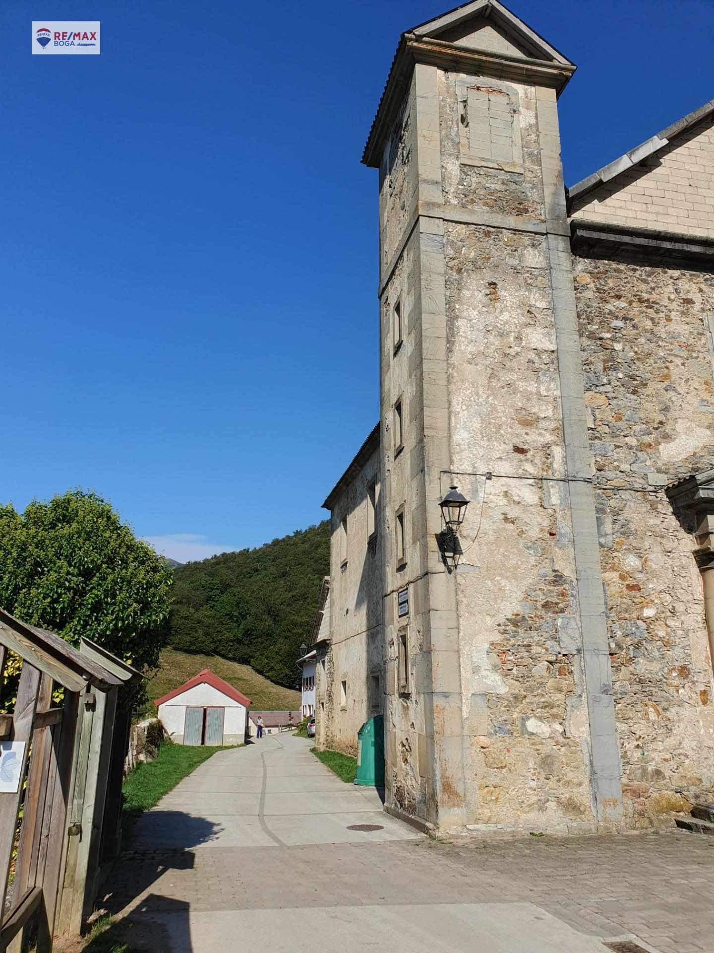 Edificio de antigua Iglesia para reformar.