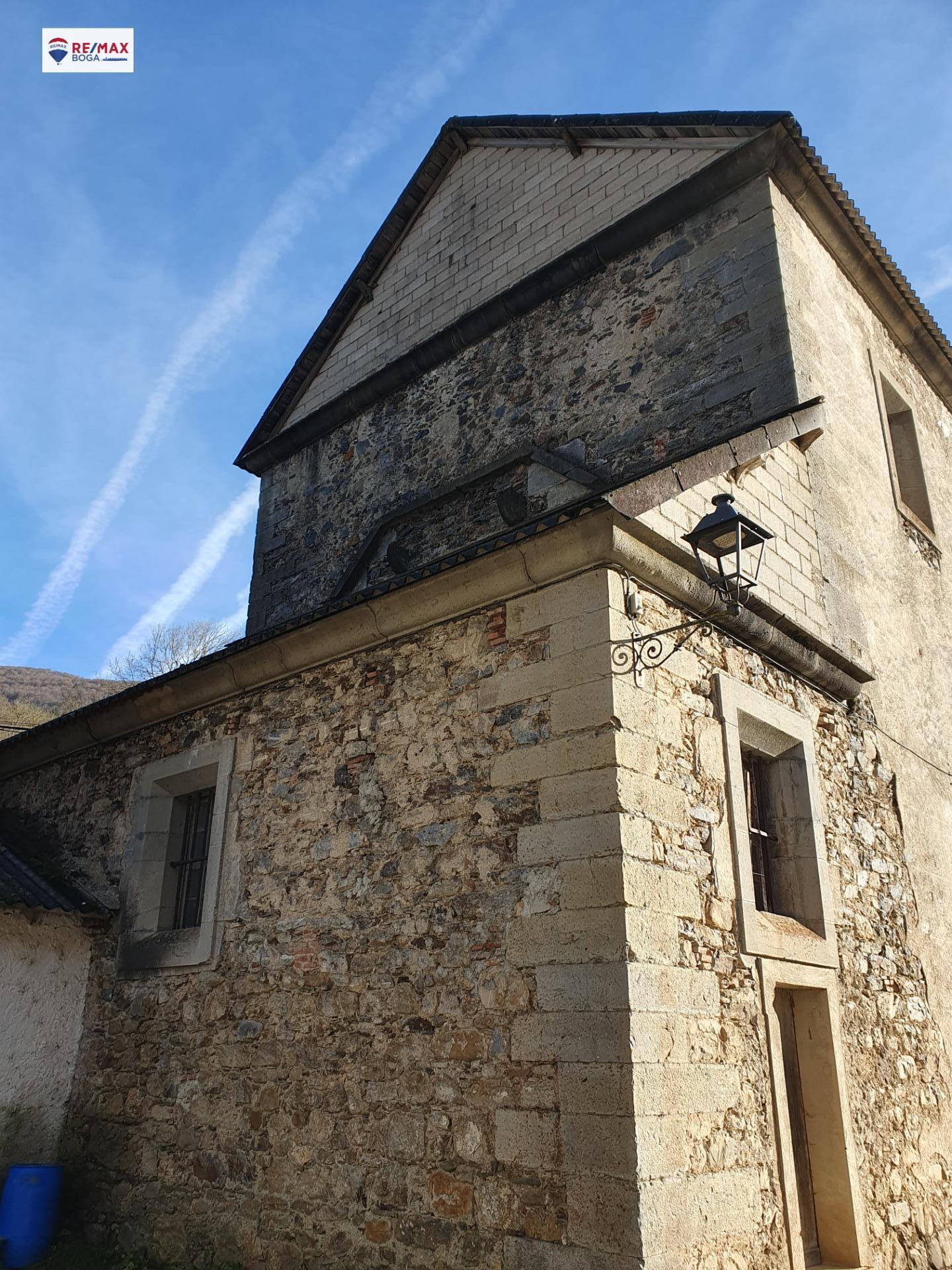 Edificio de antigua Iglesia para reformar.