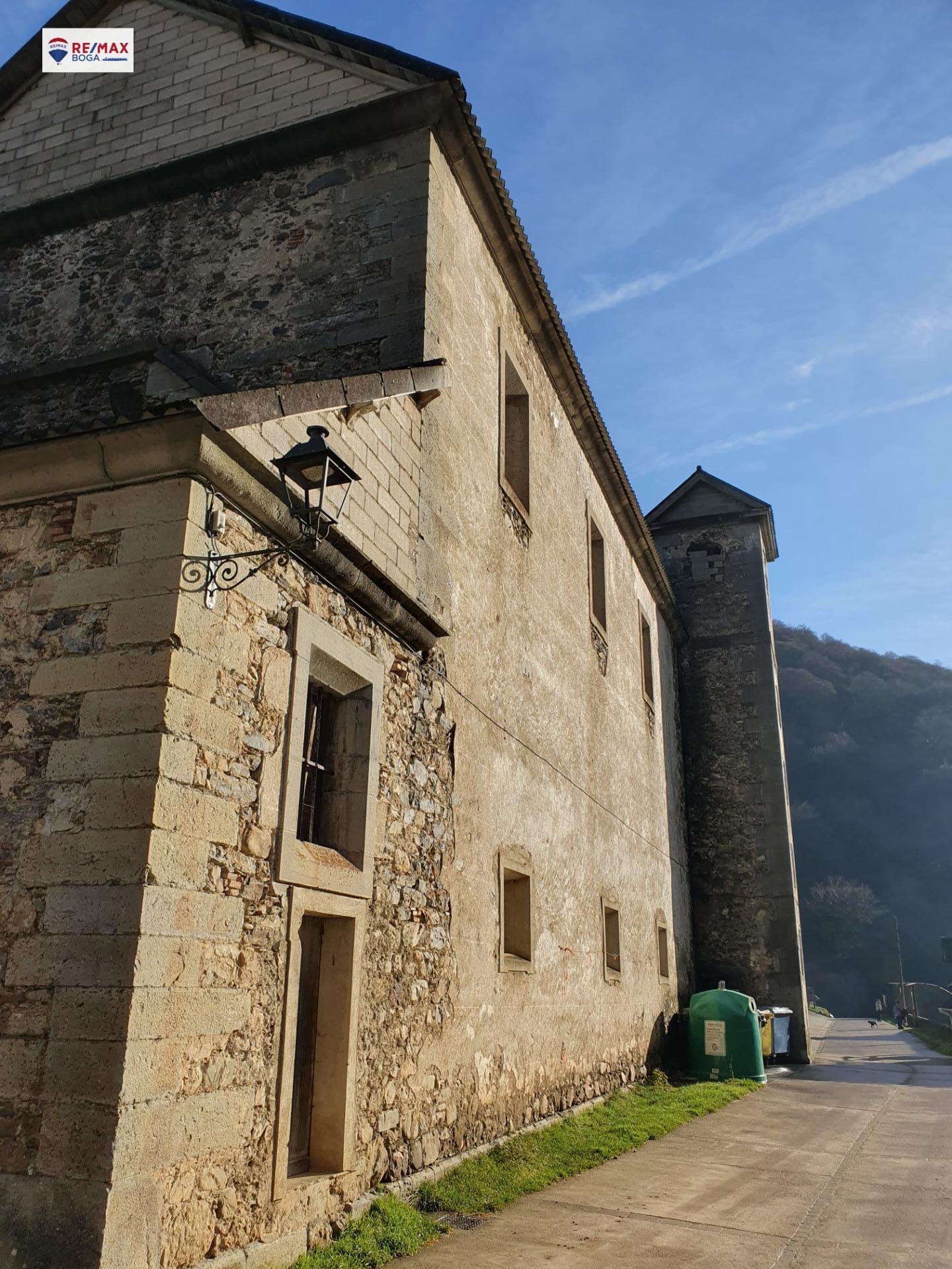 Edificio de antigua Iglesia para reformar.