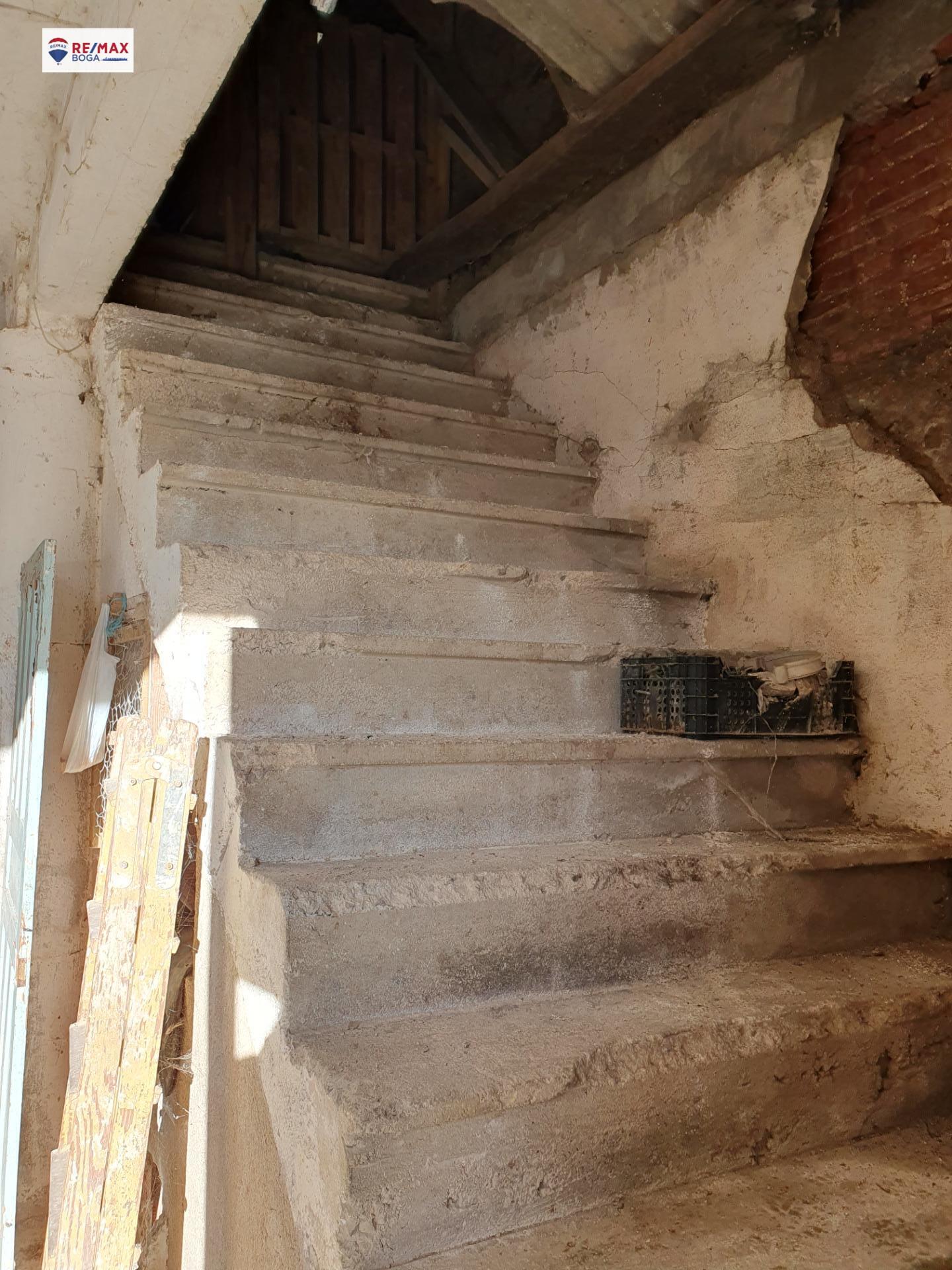Edificio de antigua Iglesia para reformar.