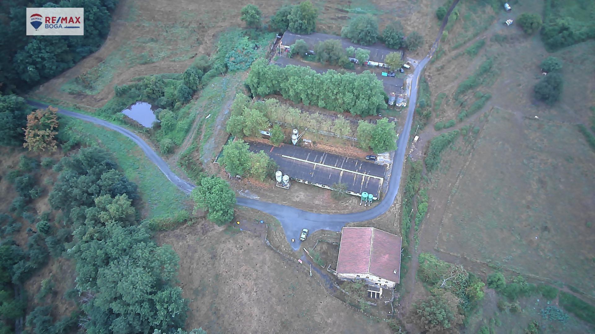 Caserío con 10 hectareas de terreno en Gabiria.