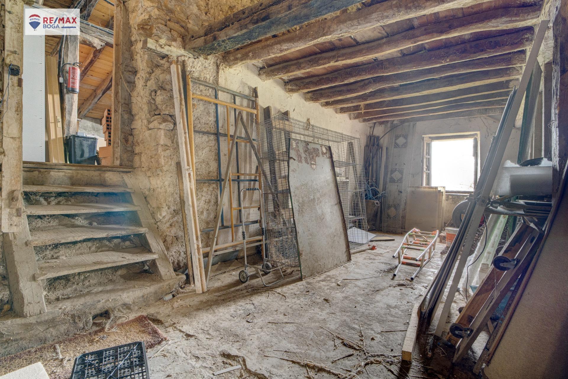 Caserío con 10 hectareas de terreno en Gabiria.