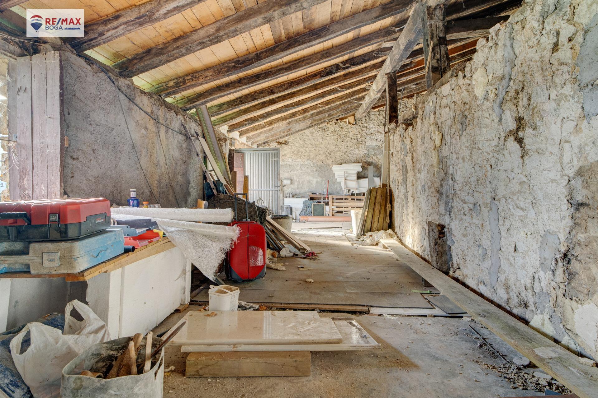 Caserío con 10 hectareas de terreno en Gabiria.