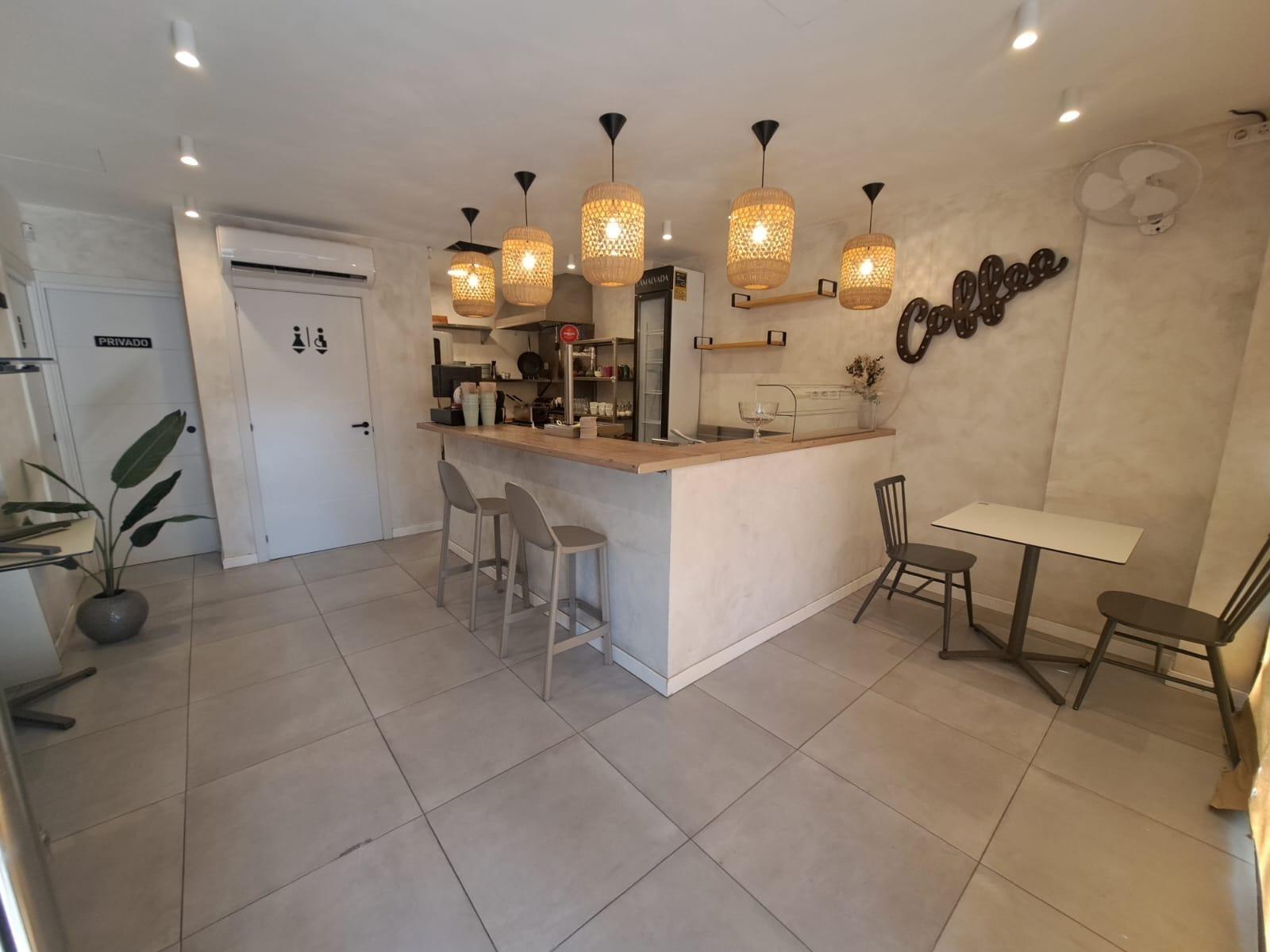 Se traspasa cafeteria take away con terraza
