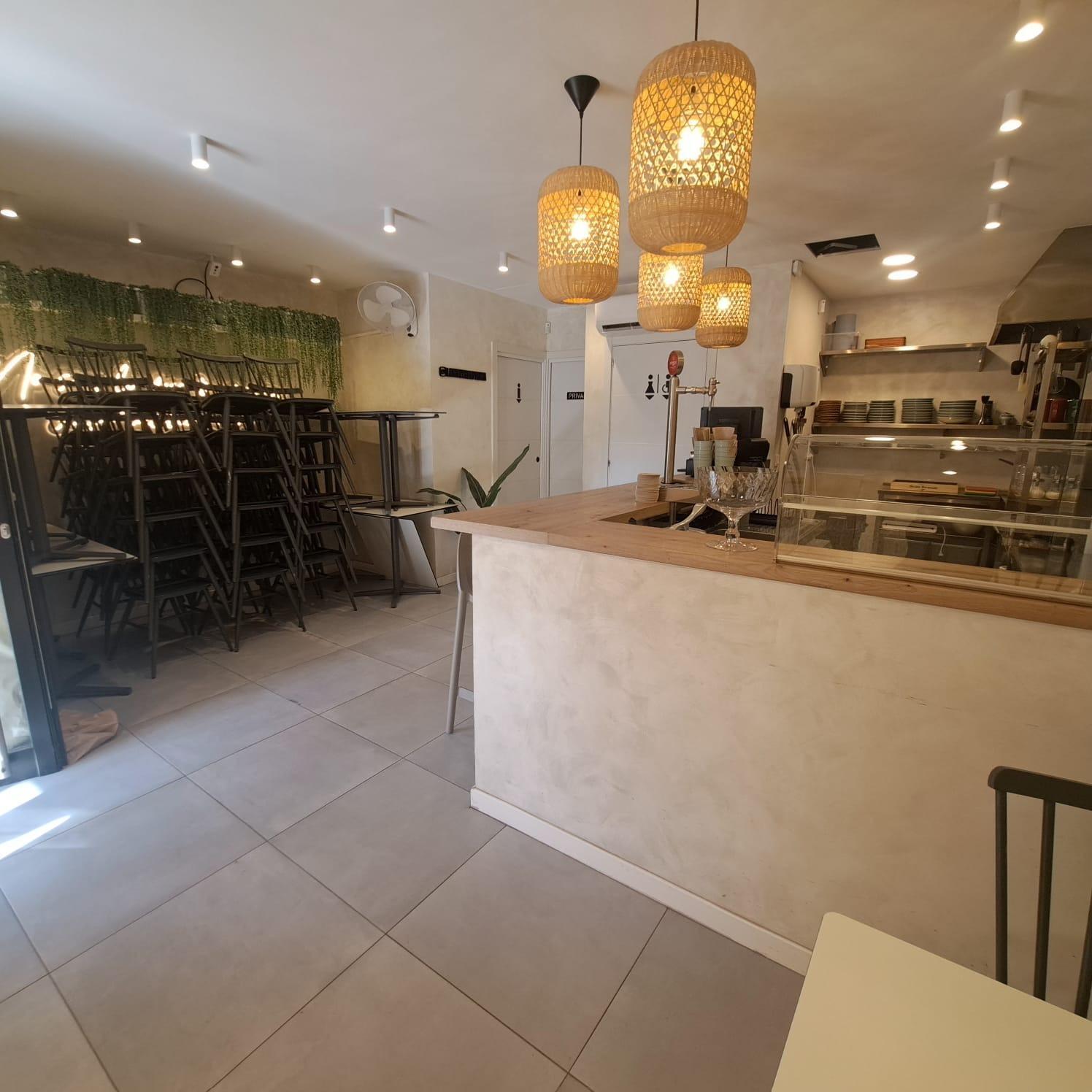 Se traspasa cafeteria take away con terraza
