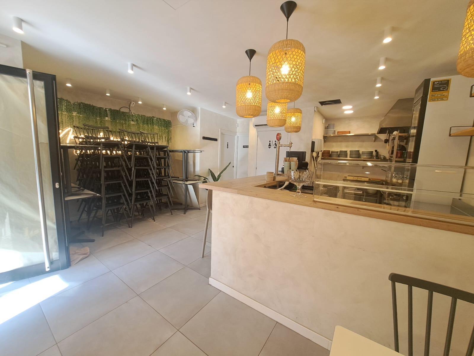 Se traspasa cafeteria take away con terraza