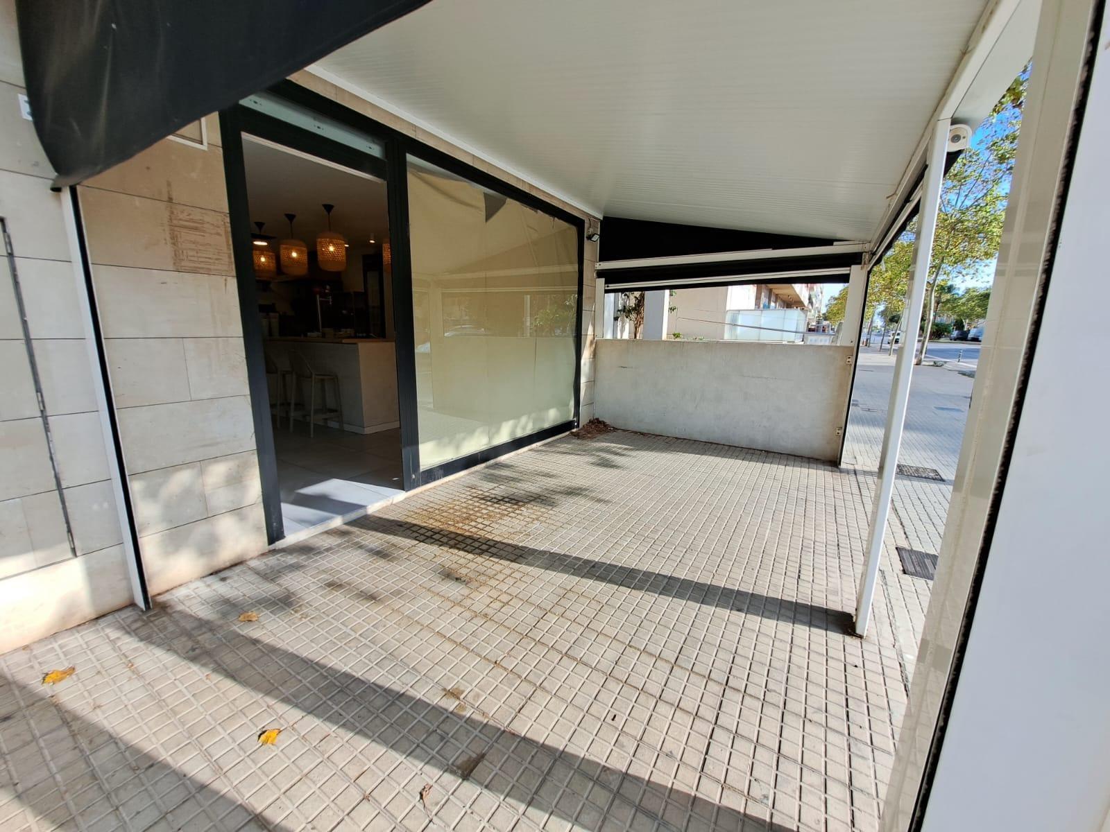 Se traspasa cafeteria take away con terraza