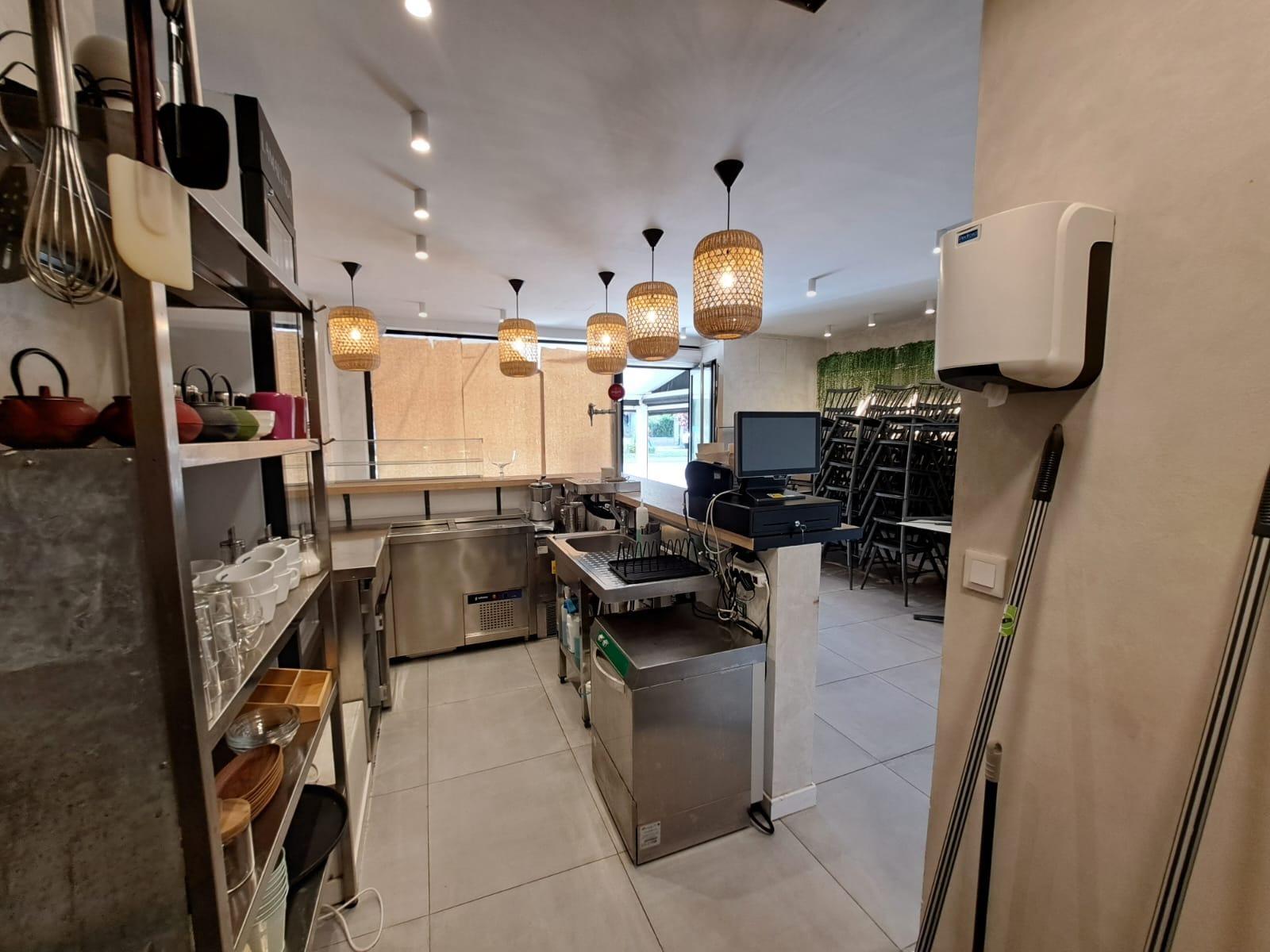 Se traspasa cafeteria take away con terraza