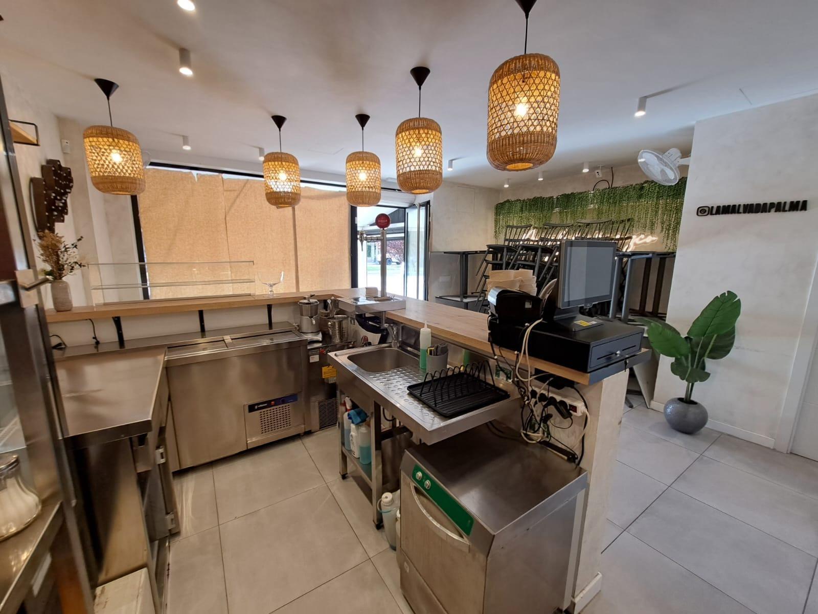 Se traspasa cafeteria take away con terraza