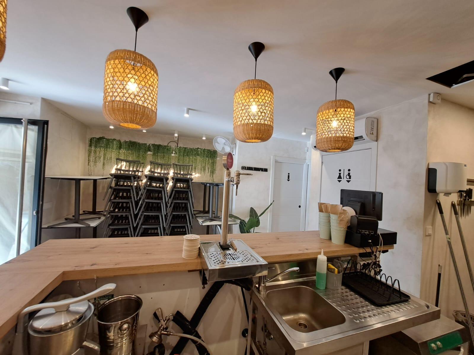 Se traspasa cafeteria take away con terraza