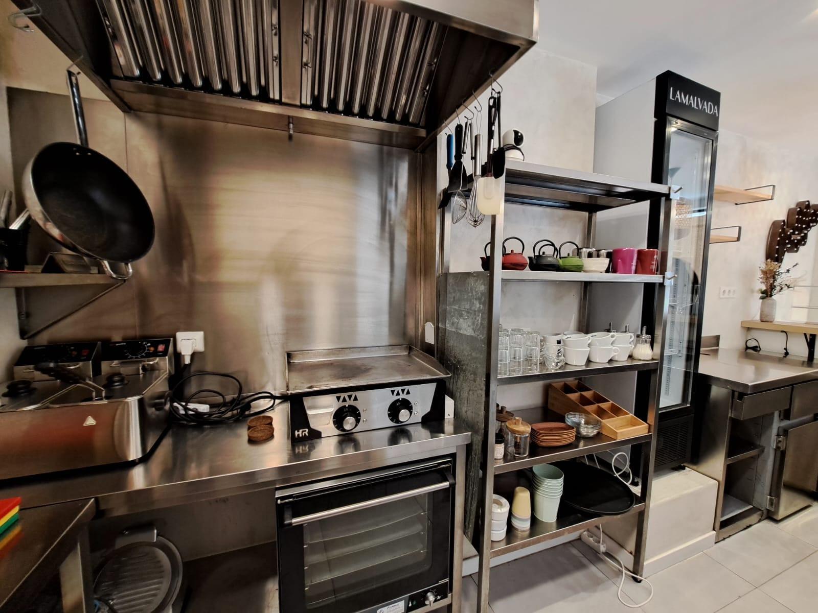 Se traspasa cafeteria take away con terraza