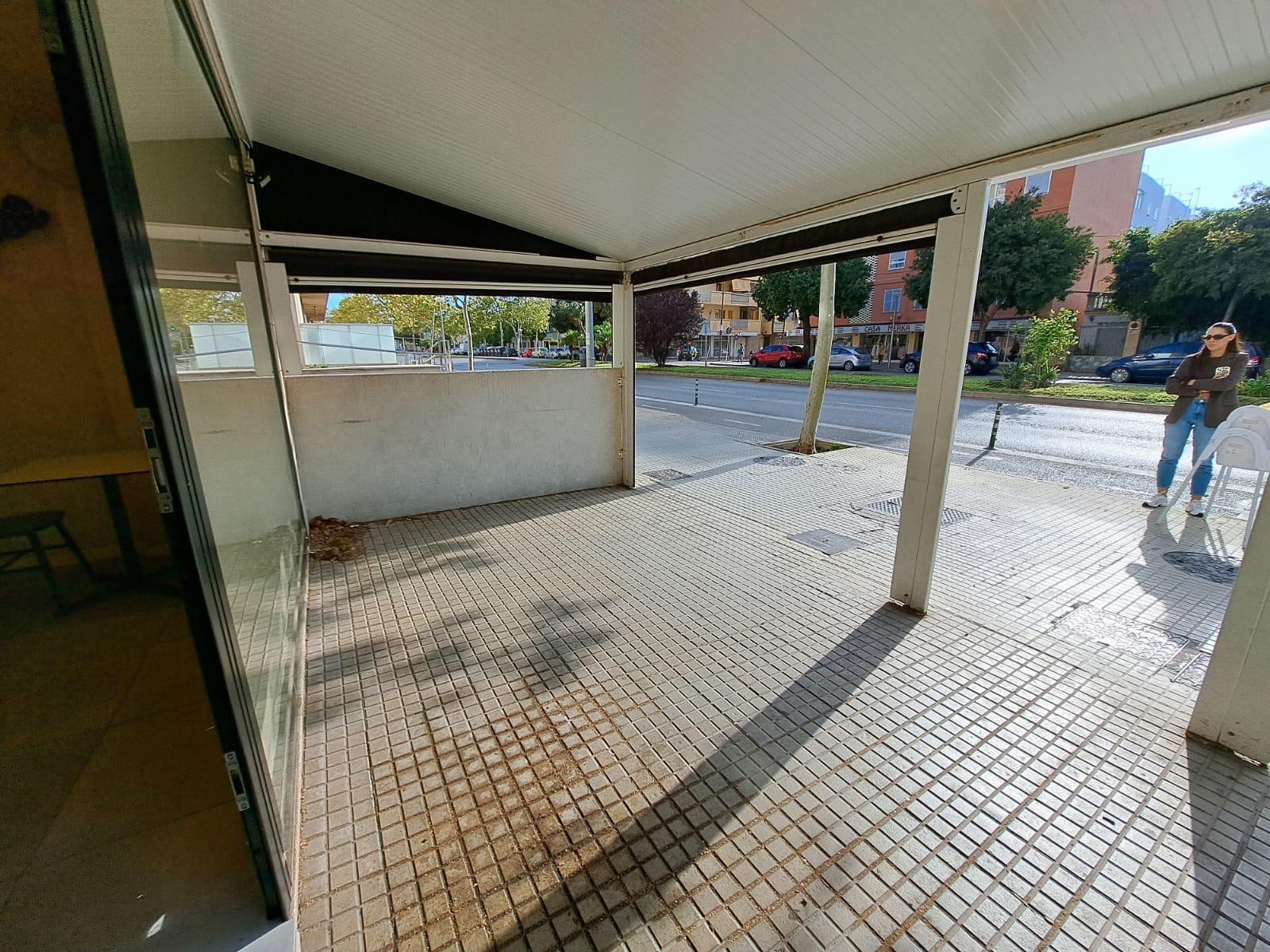 Se traspasa cafeteria take away con terraza