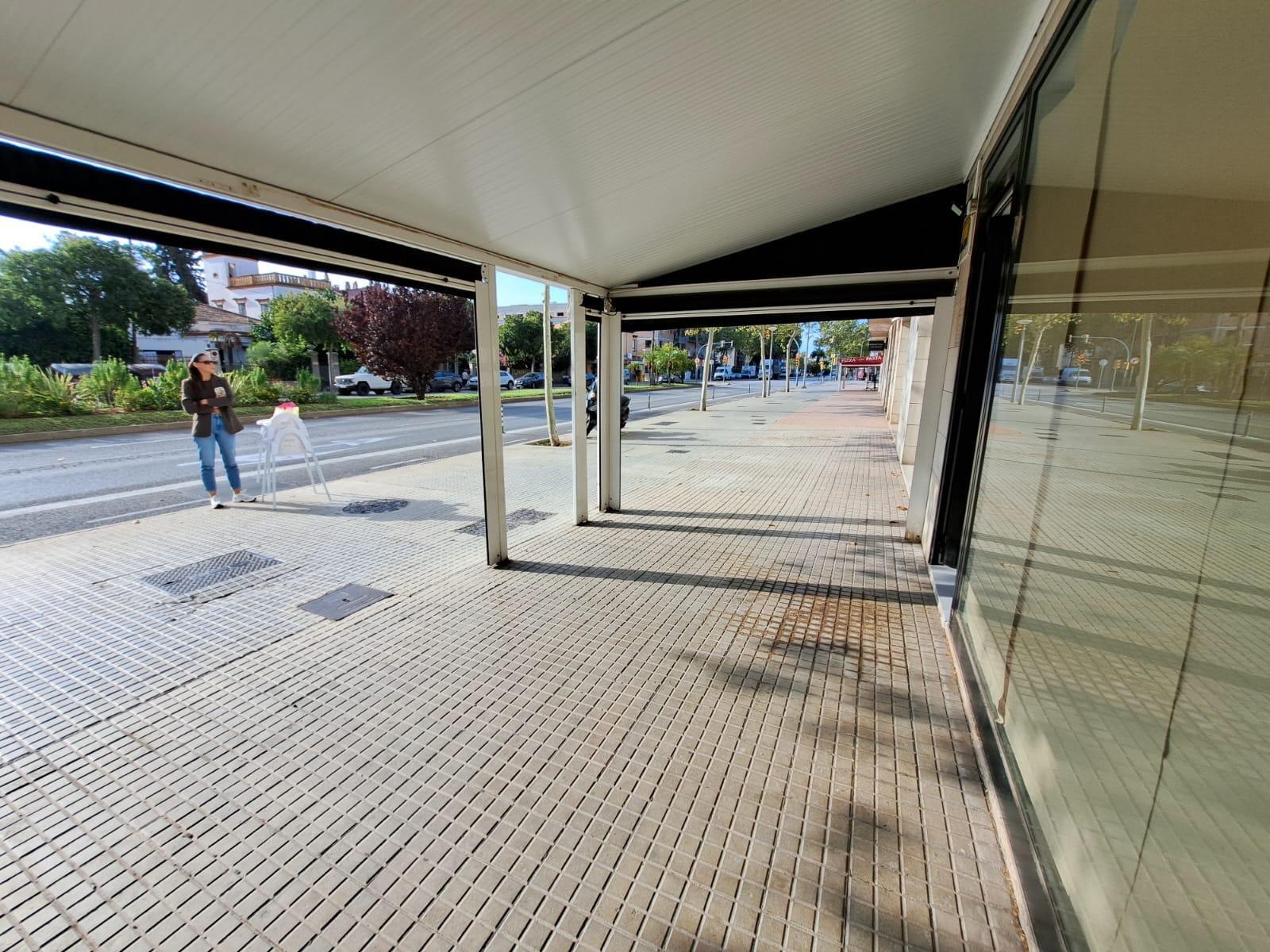 Se traspasa cafeteria take away con terraza
