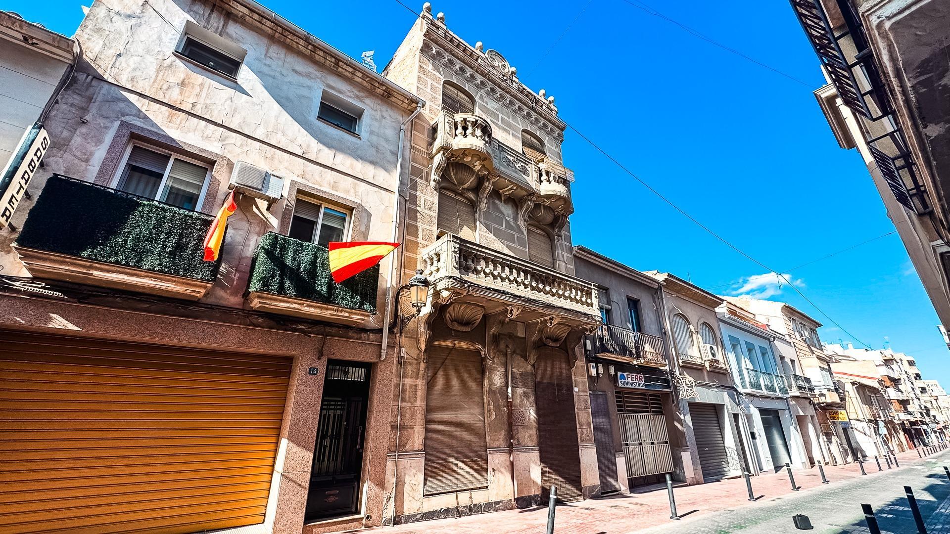 Palacete Modernista en venta en Novelda (Alicante)