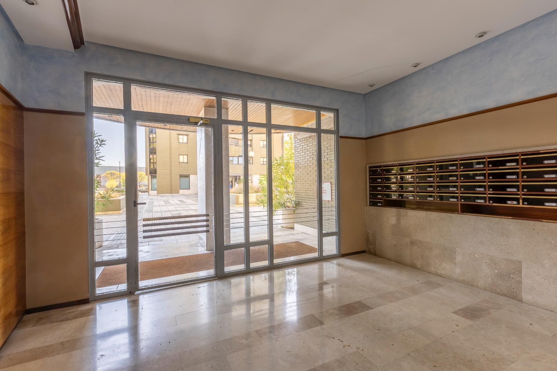 Piso de cuatro habitaciones, trastero y DOS plazas de garaje
