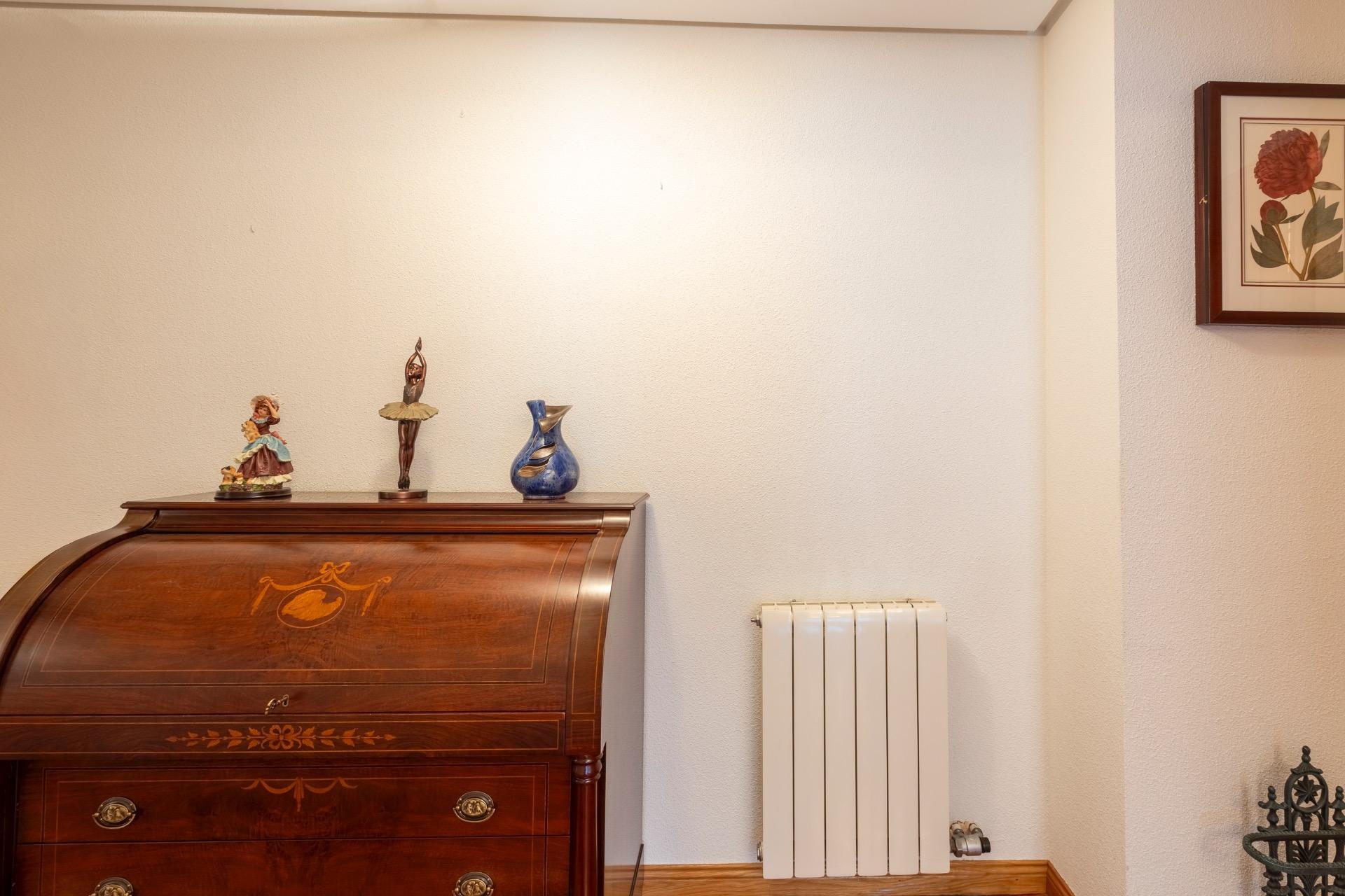 Piso de cuatro habitaciones, trastero y DOS plazas de garaje