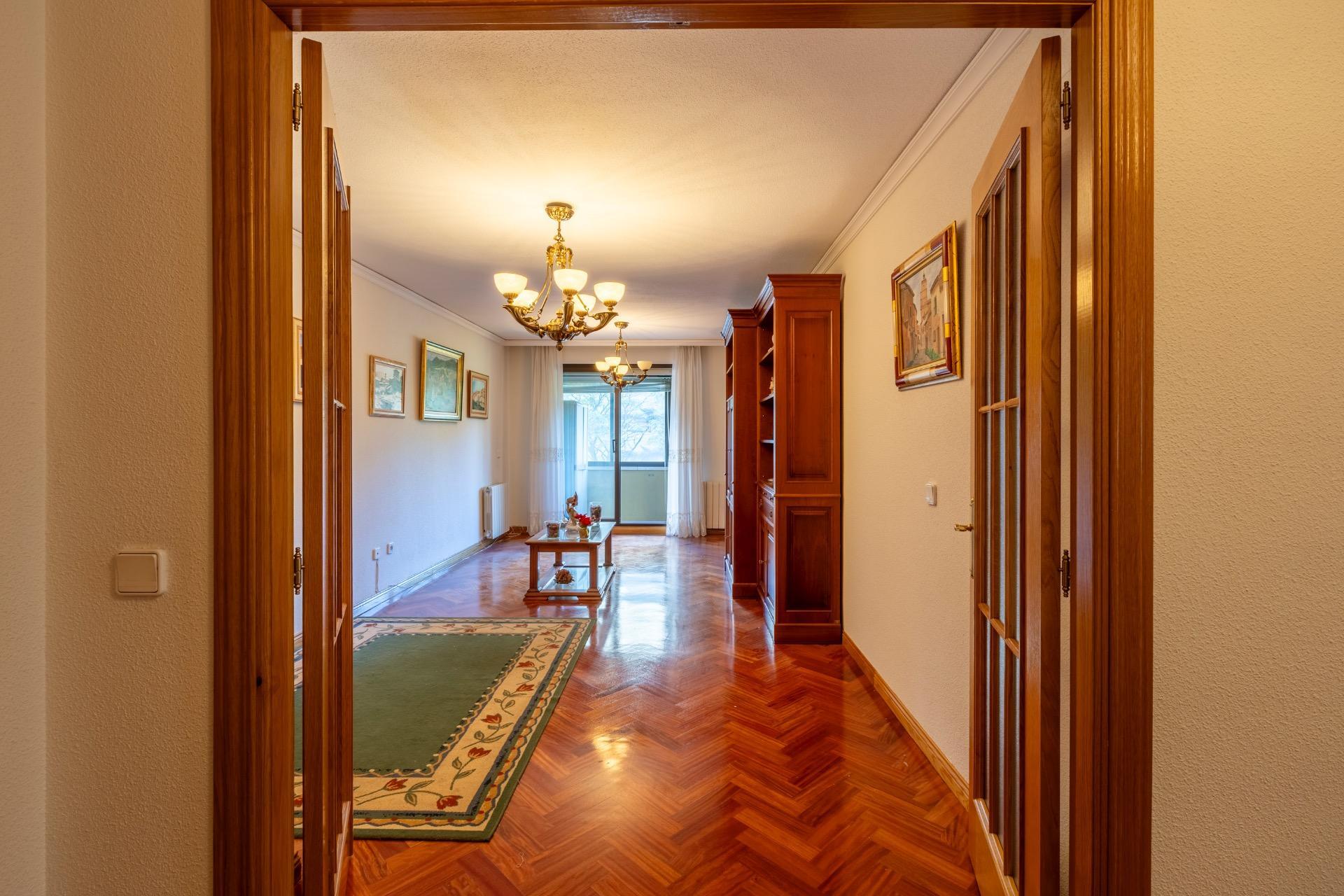 Piso de cuatro habitaciones, trastero y DOS plazas de garaje