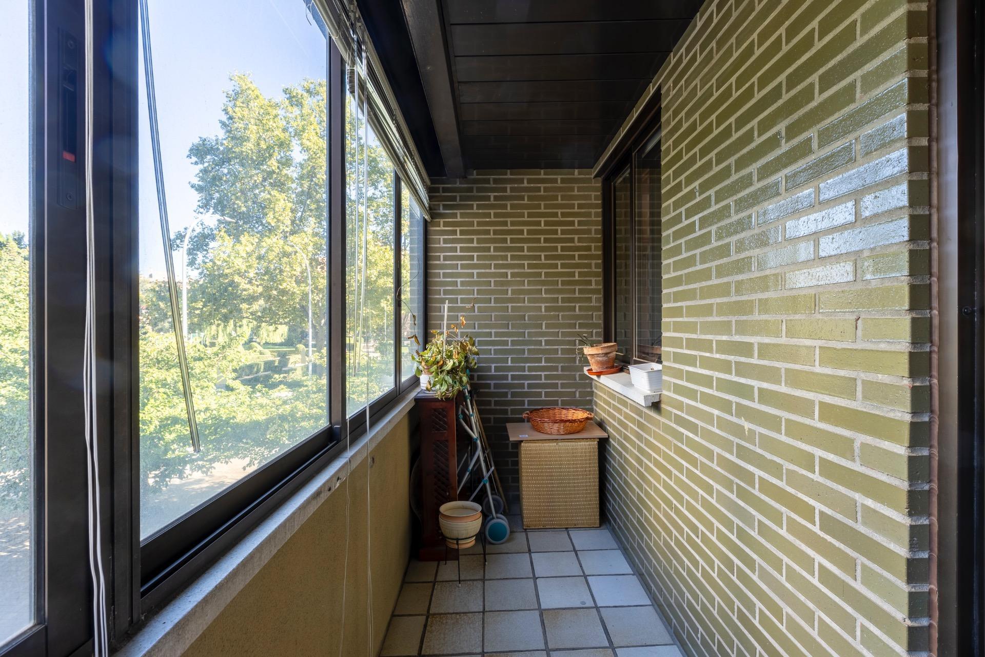 Piso de cuatro habitaciones, trastero y DOS plazas de garaje