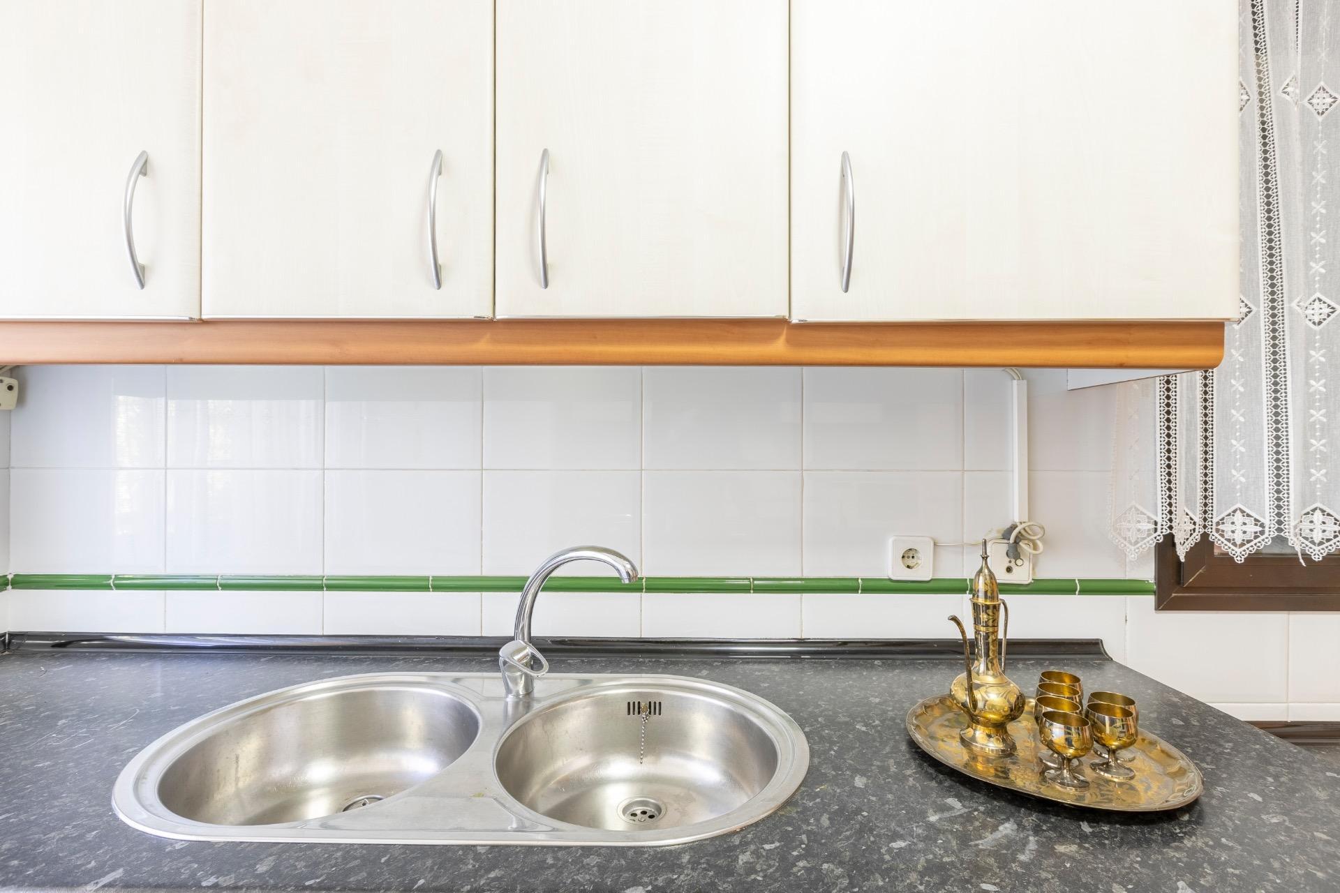 Piso de cuatro habitaciones, trastero y DOS plazas de garaje
