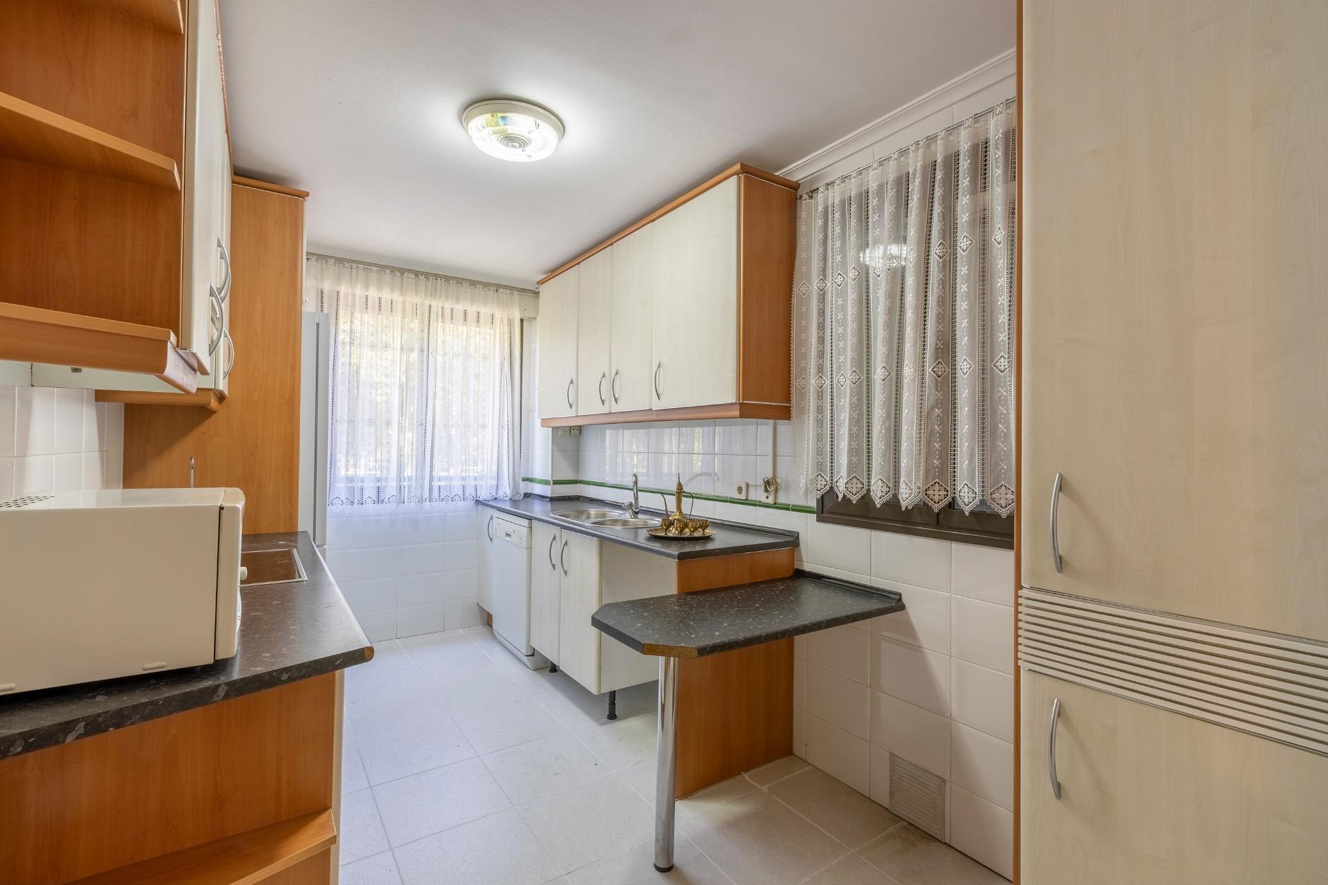 Piso de cuatro habitaciones, trastero y DOS plazas de garaje