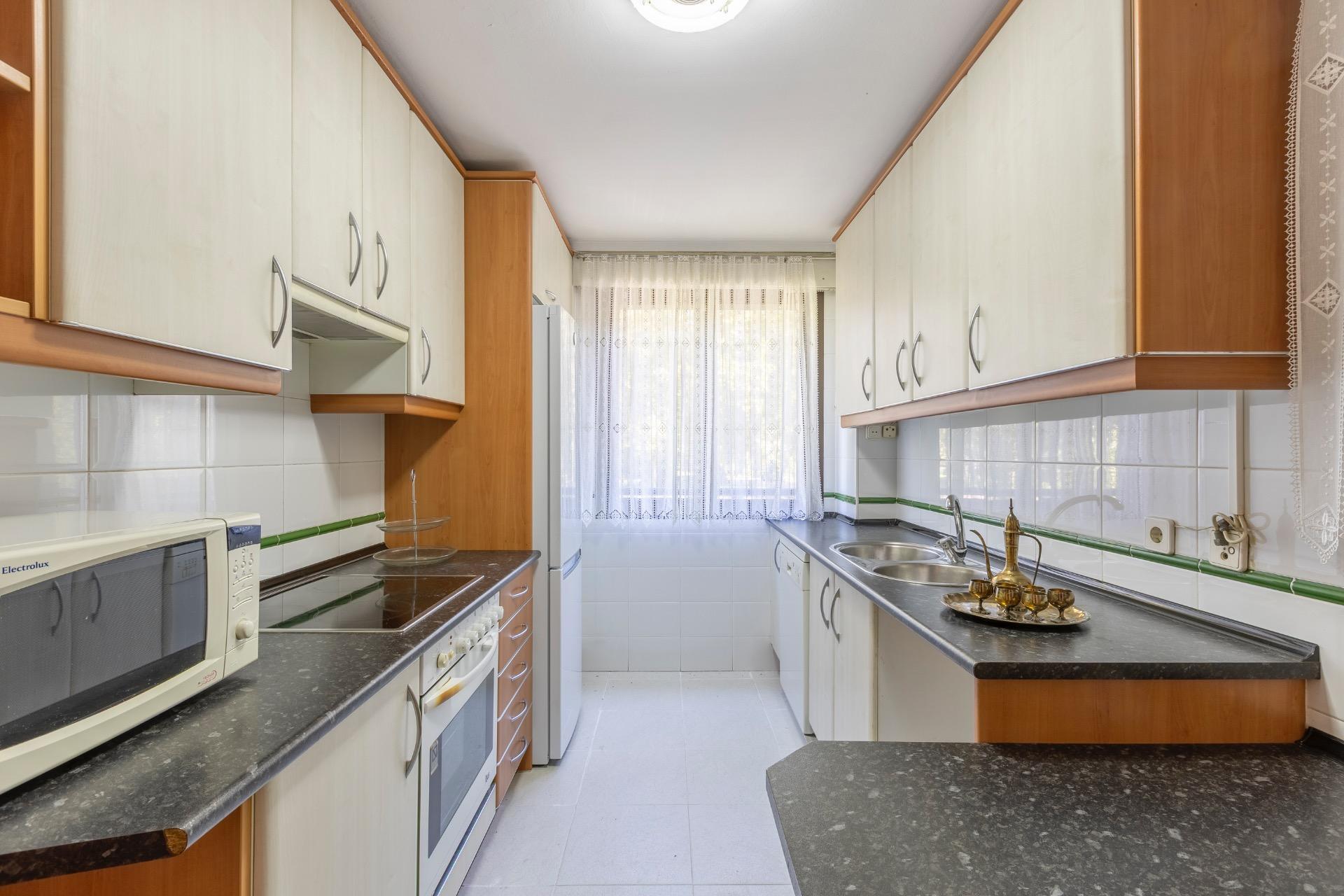 Piso de cuatro habitaciones, trastero y DOS plazas de garaje