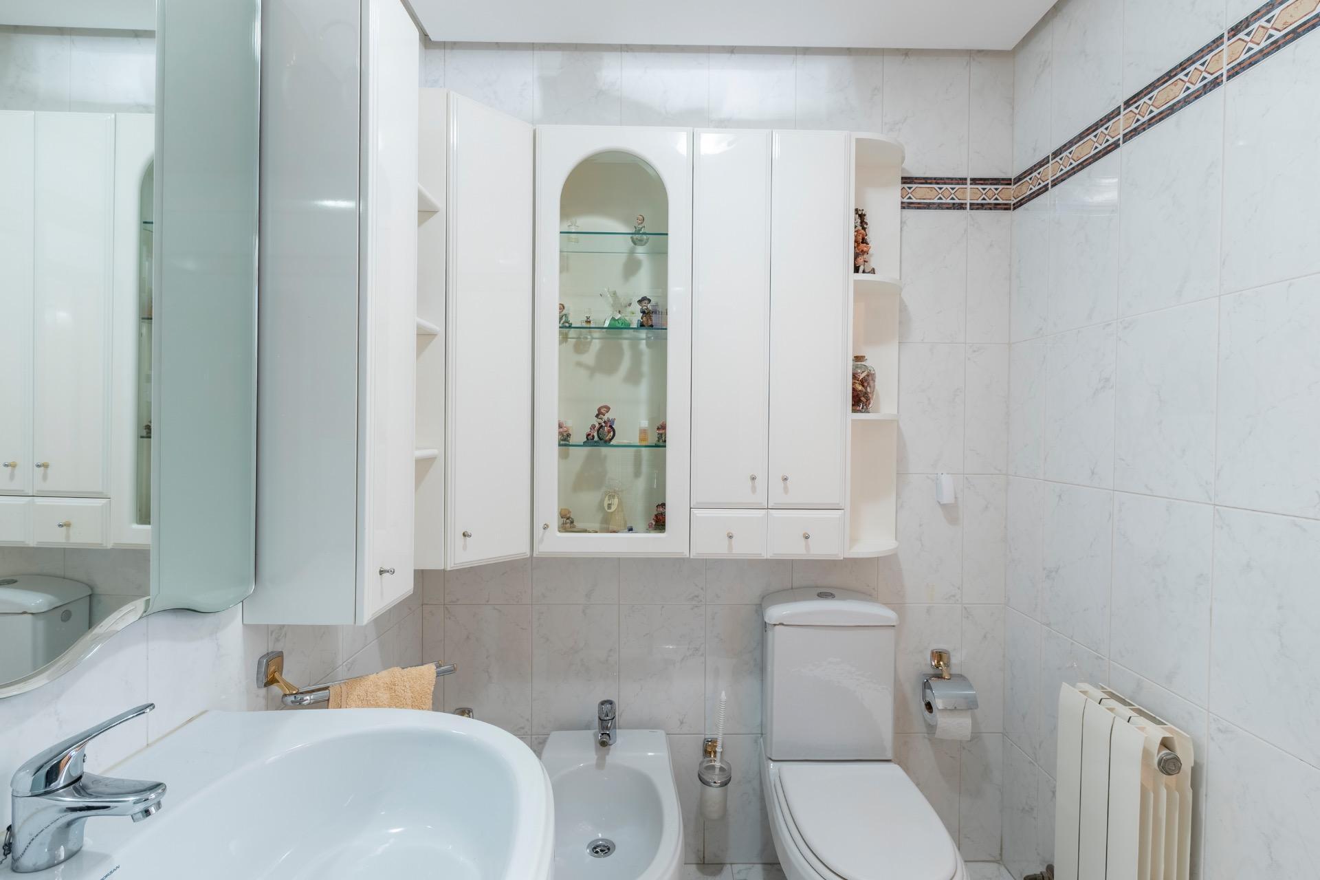 Piso de cuatro habitaciones, trastero y DOS plazas de garaje