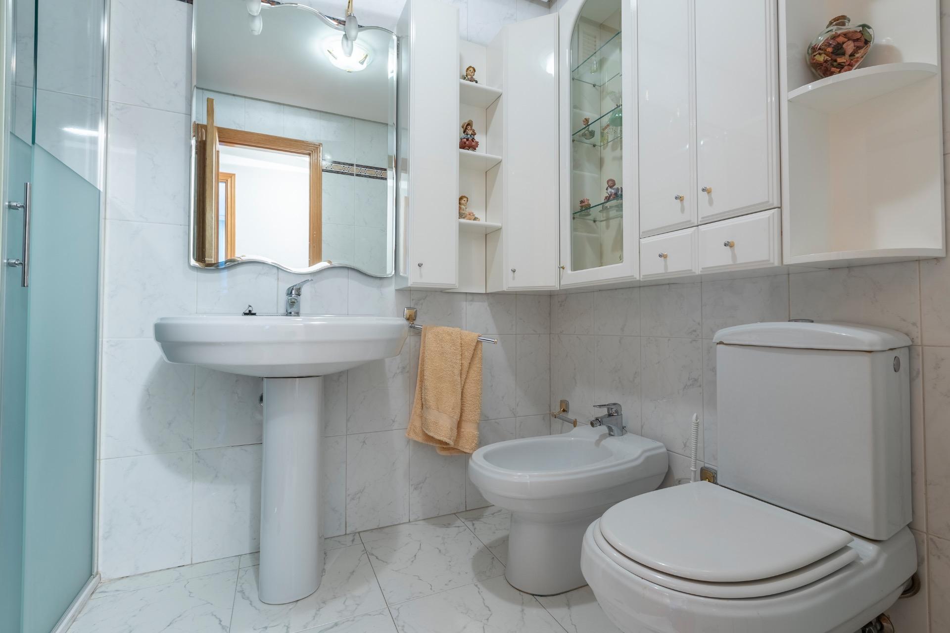 Piso de cuatro habitaciones, trastero y DOS plazas de garaje