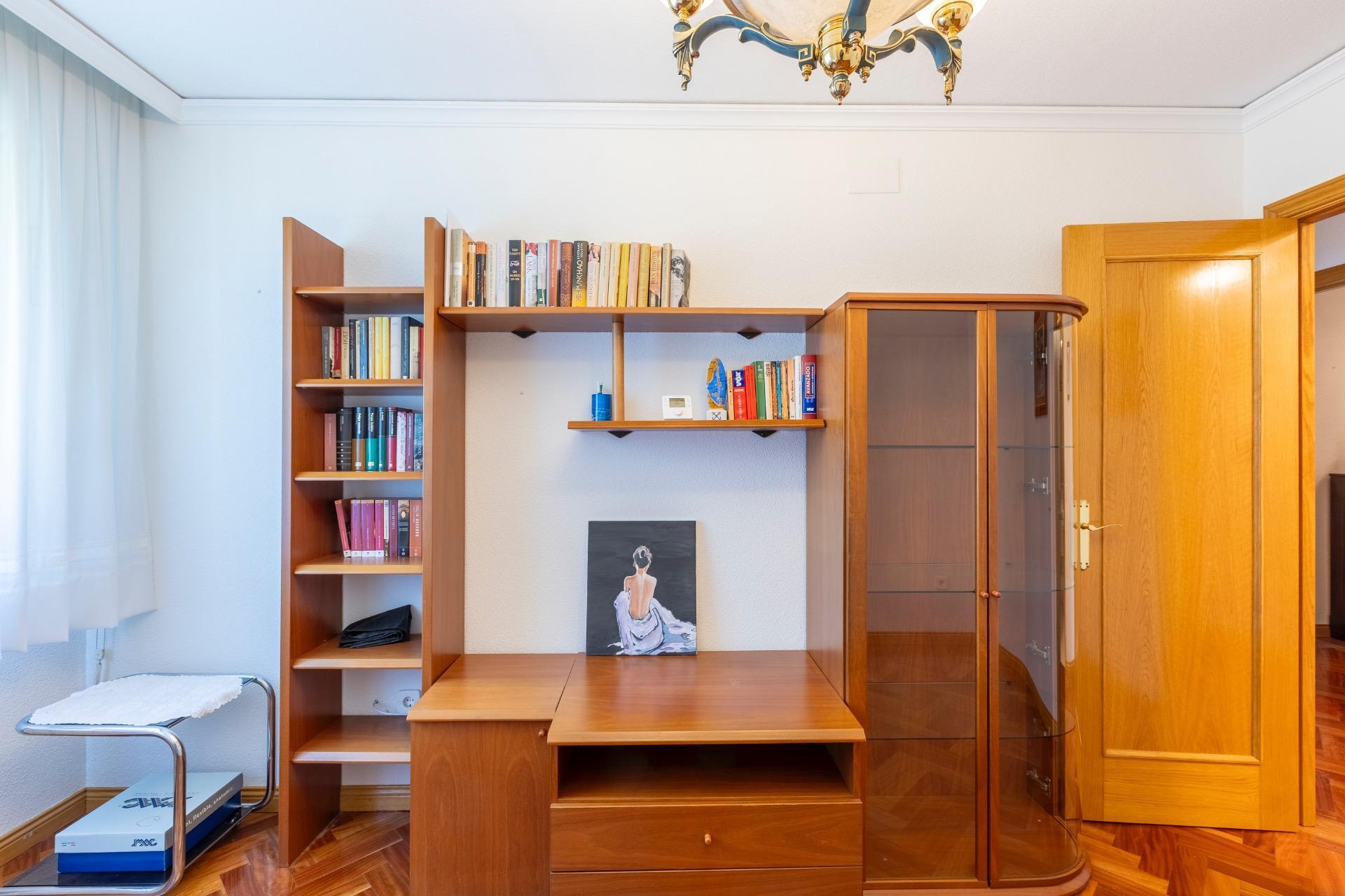 Piso de cuatro habitaciones, trastero y DOS plazas de garaje
