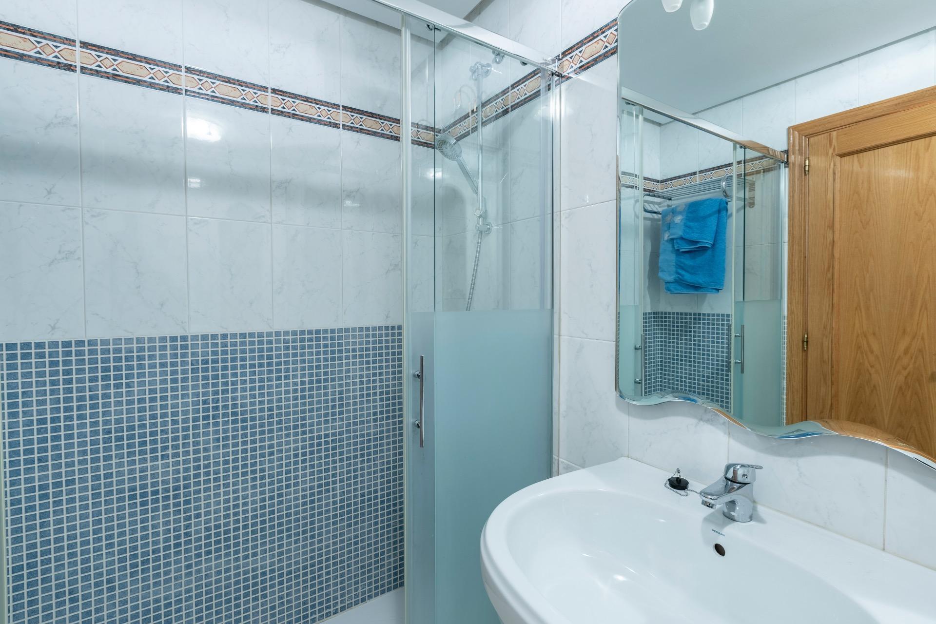 Piso de cuatro habitaciones, trastero y DOS plazas de garaje