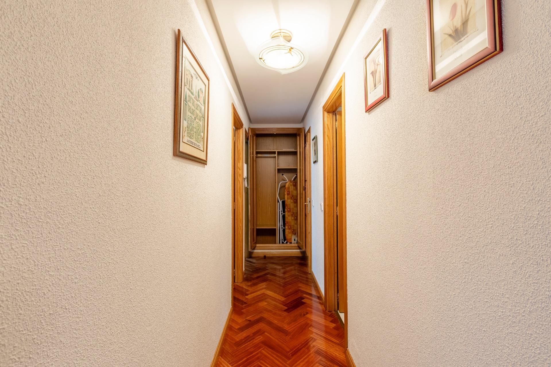 Piso de cuatro habitaciones, trastero y DOS plazas de garaje