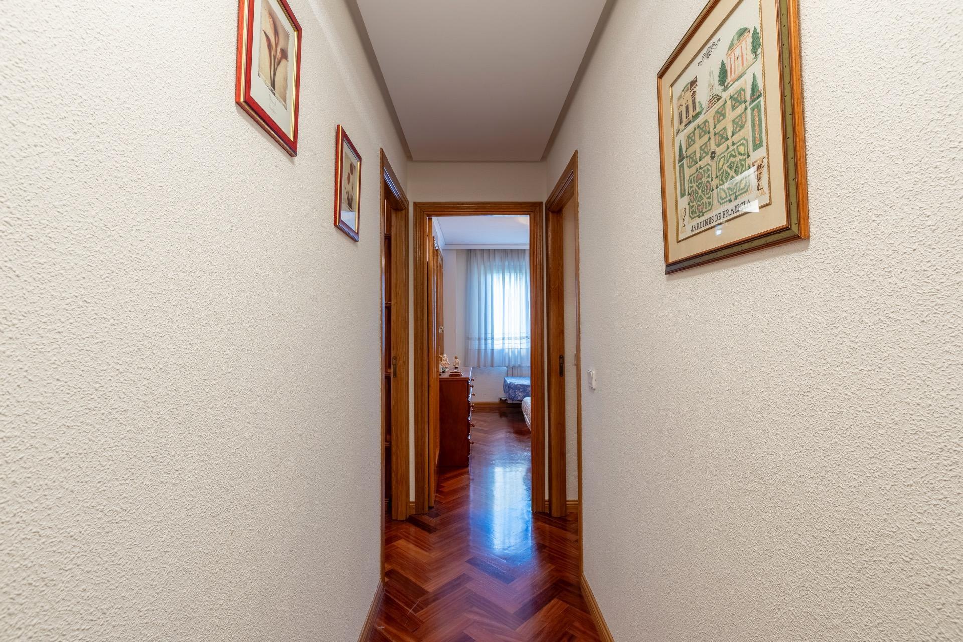 Piso de cuatro habitaciones, trastero y DOS plazas de garaje