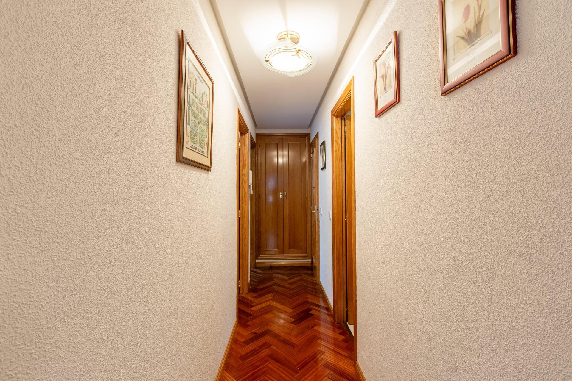Piso de cuatro habitaciones, trastero y DOS plazas de garaje