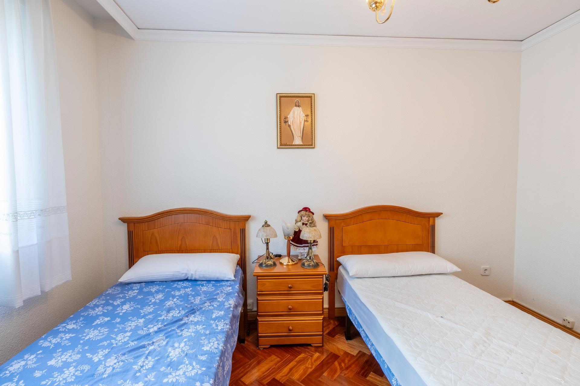 Piso de cuatro habitaciones, trastero y DOS plazas de garaje