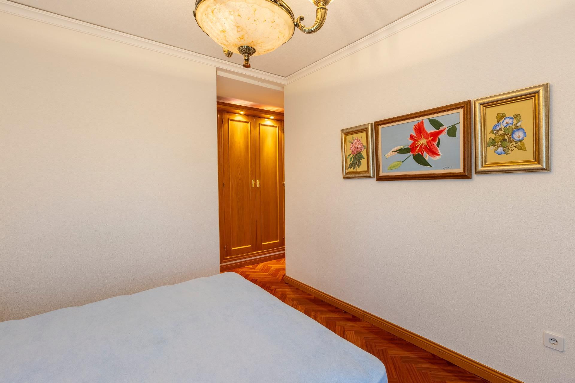 Piso de cuatro habitaciones, trastero y DOS plazas de garaje