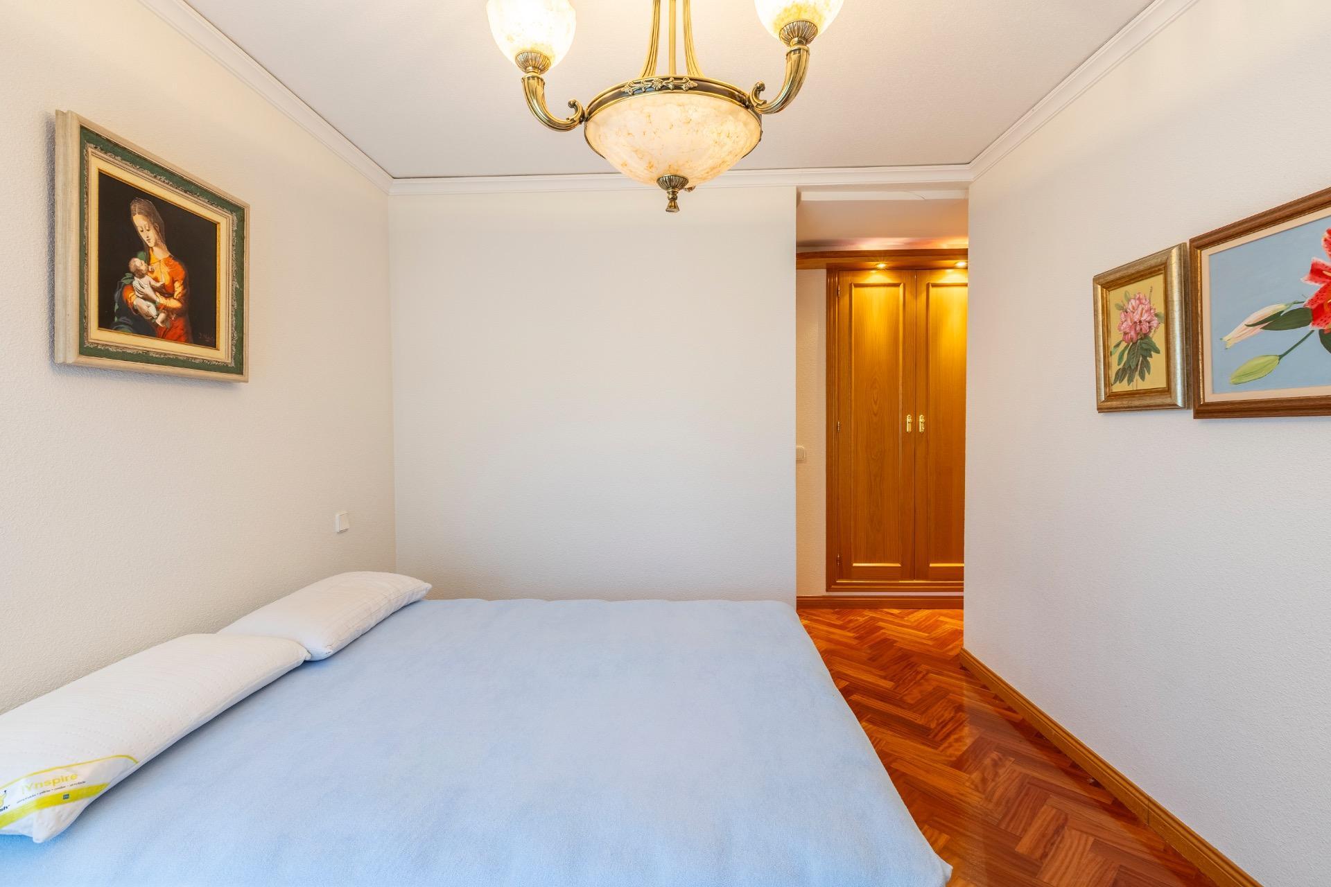 Piso de cuatro habitaciones, trastero y DOS plazas de garaje