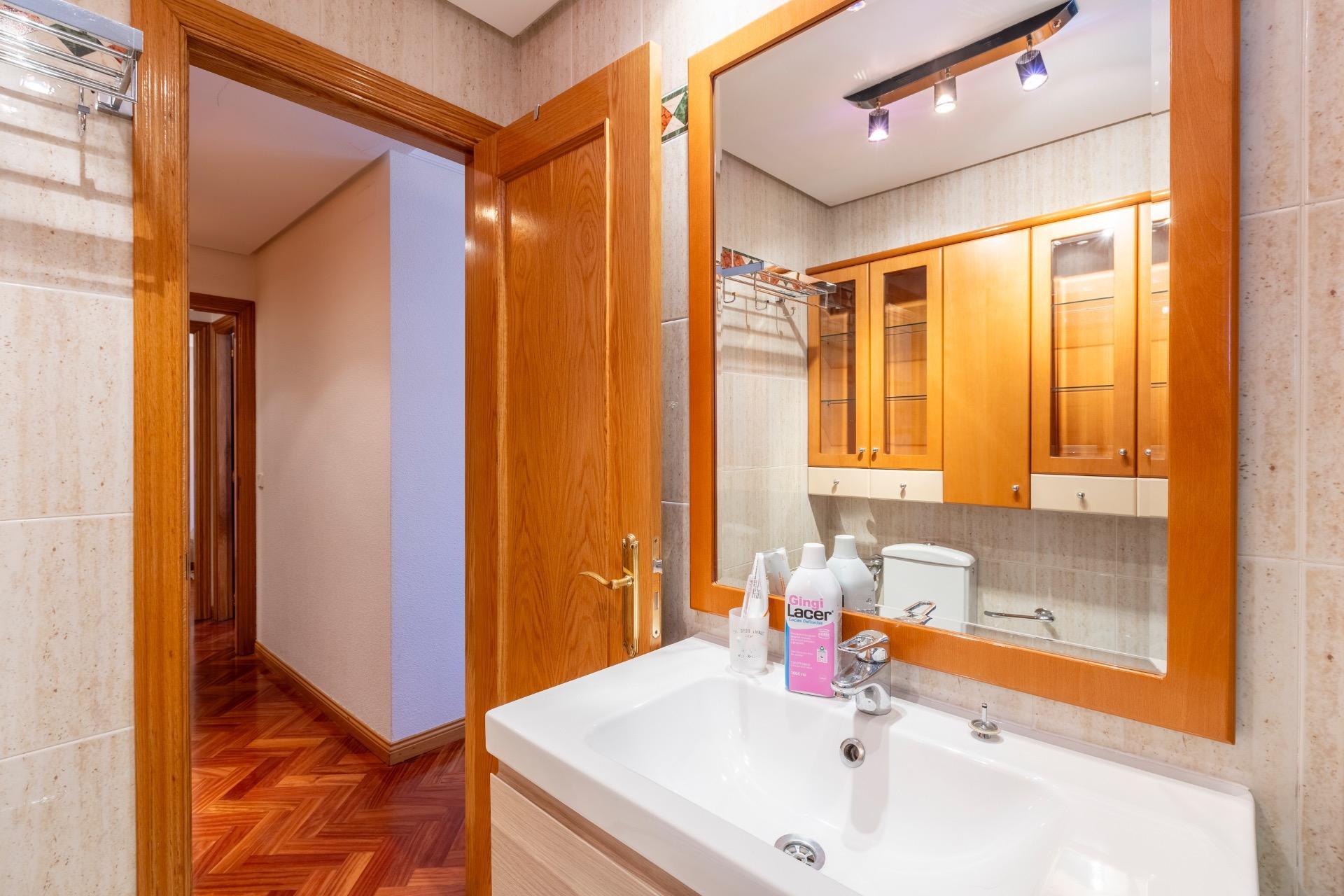 Piso de cuatro habitaciones, trastero y DOS plazas de garaje