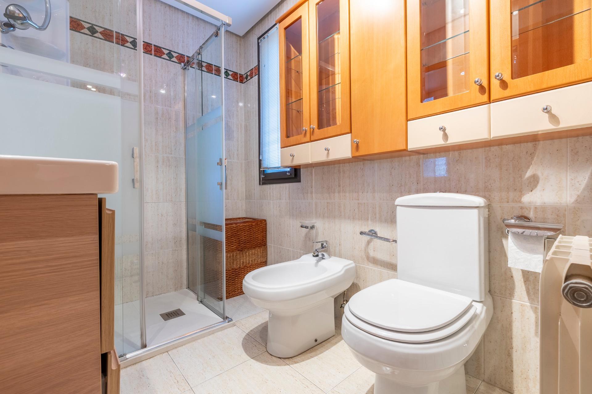 Piso de cuatro habitaciones, trastero y DOS plazas de garaje