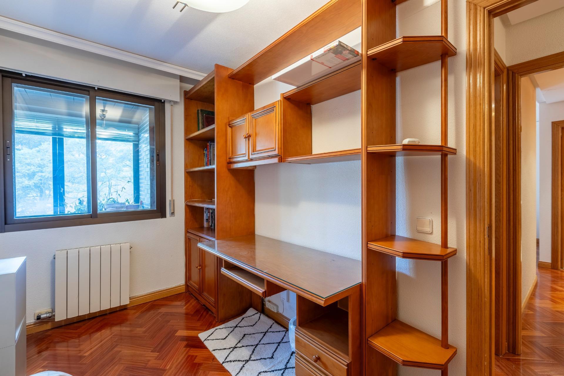 Piso de cuatro habitaciones, trastero y DOS plazas de garaje