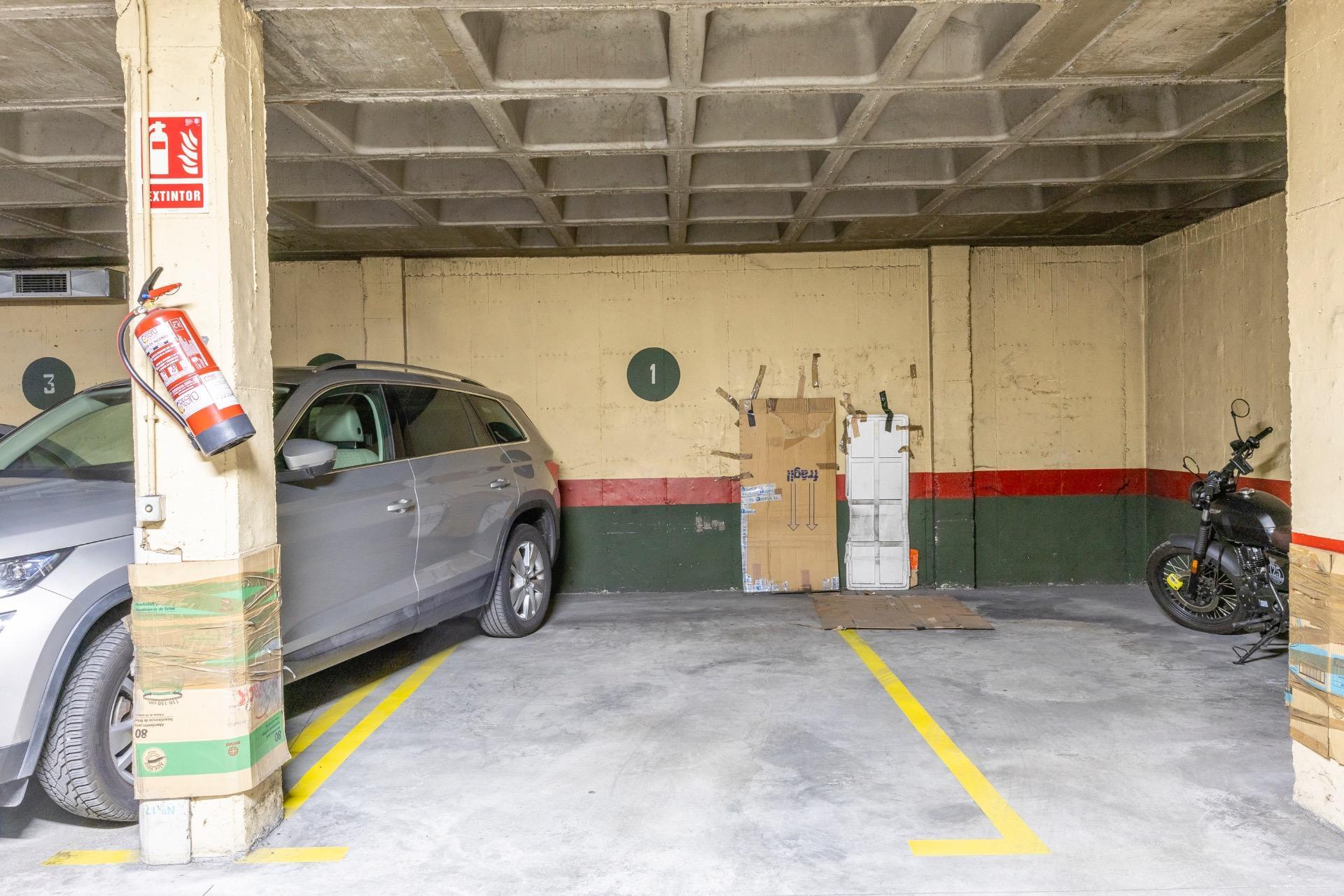Piso de cuatro habitaciones, trastero y DOS plazas de garaje