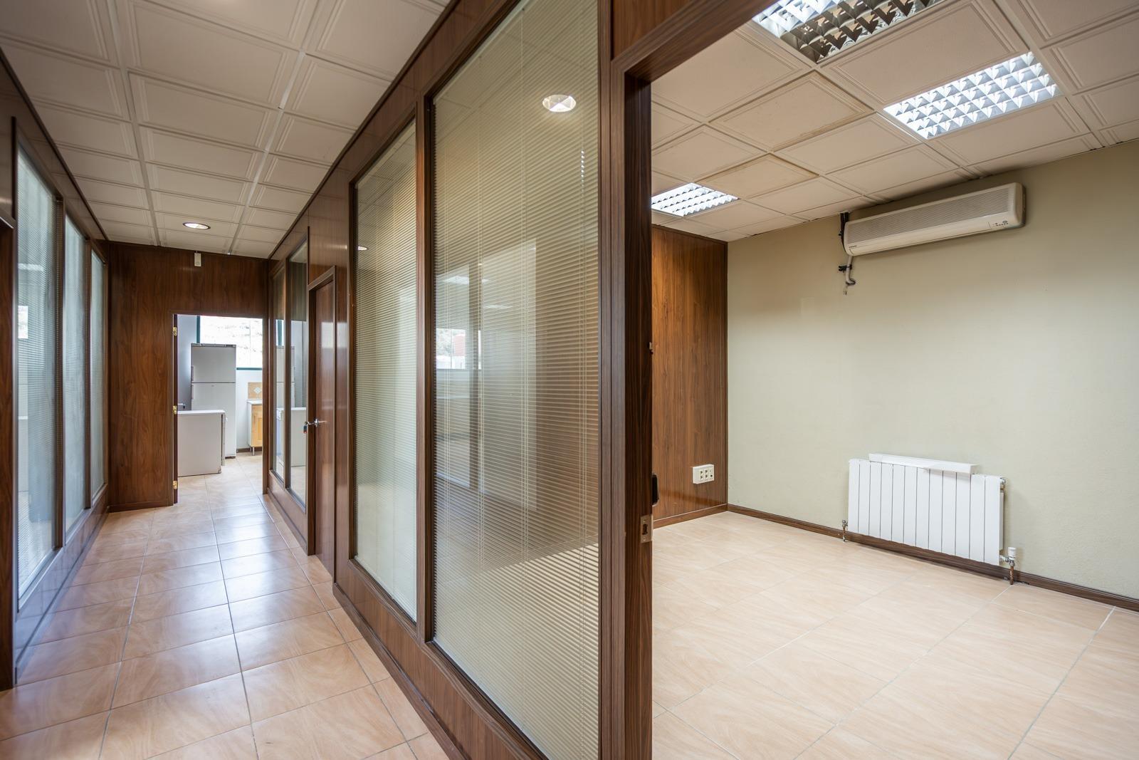 ^**^IMPRESIONANTE NAVE INDUSTRIAL EN COLMENAR VIEJO - MÁS DE 8.000 M² CONSTRUIDOS SOBRE PARCELA DE MÁS DE 6.000 M²^**^  Se ofrece en venta una espectacular nave industrial ubicada en una de las me