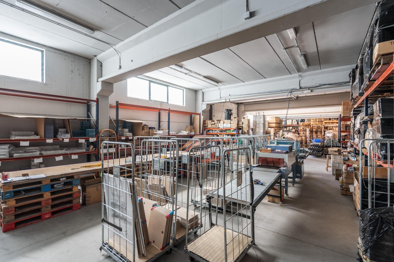 ^**^IMPRESIONANTE NAVE INDUSTRIAL EN COLMENAR VIEJO - MÁS DE 8.000 M² CONSTRUIDOS SOBRE PARCELA DE MÁS DE 6.000 M²^**^  Se ofrece en venta una espectacular nave industrial ubicada en una de las me