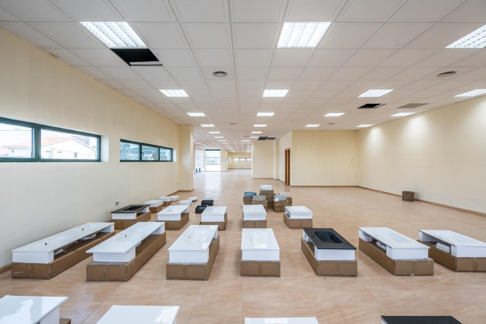^**^IMPRESIONANTE NAVE INDUSTRIAL EN COLMENAR VIEJO - MÁS DE 8.000 M² CONSTRUIDOS SOBRE PARCELA DE MÁS DE 6.000 M²^**^  Se ofrece en venta una espectacular nave industrial ubicada en una de las me